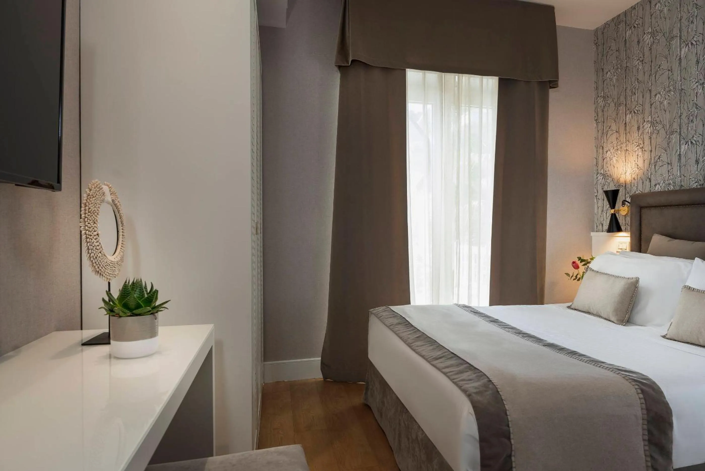 View (from property/room), Bed in Hotel Maestrale