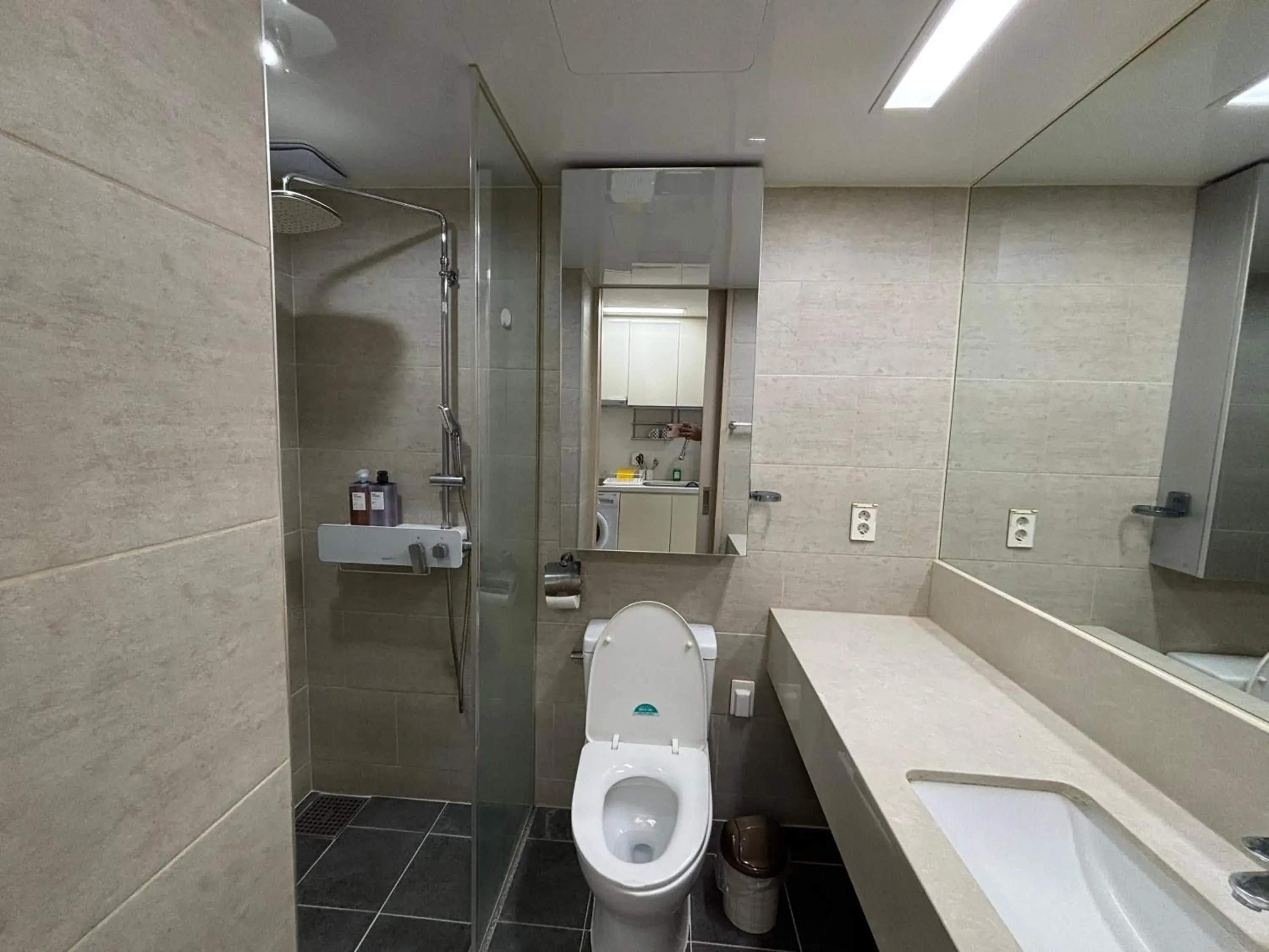 Shower in The Hide City Shower in The Hide City