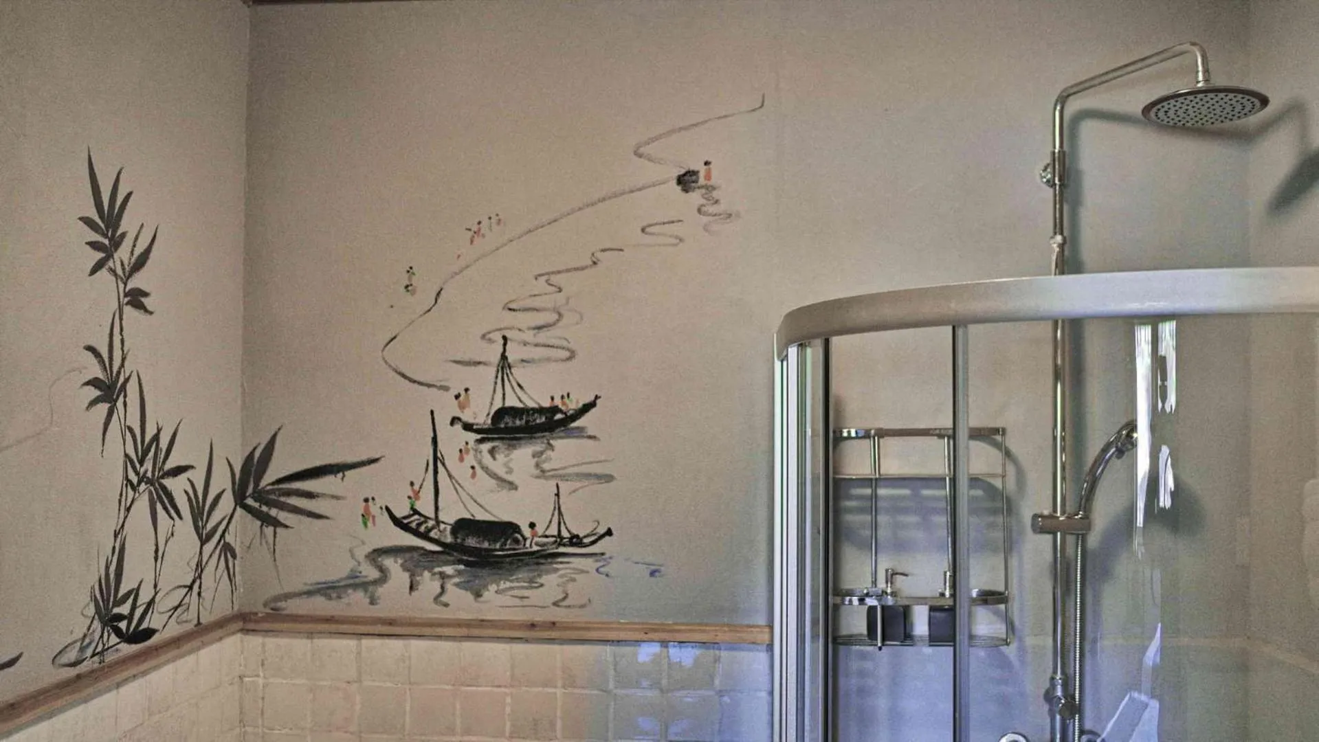 Shower in Yangshuo Mountain Retreat