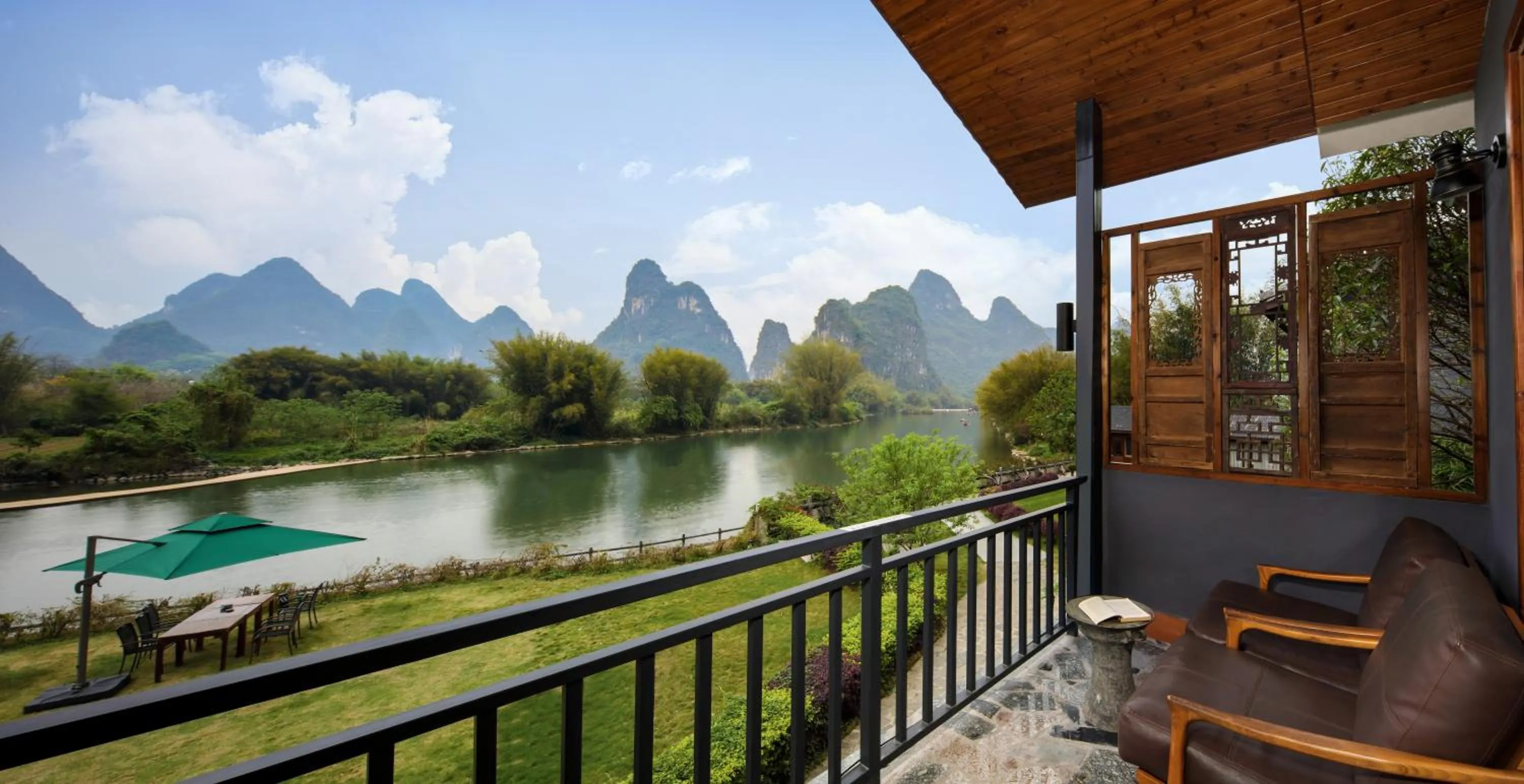 Yangshuo Mountain Retreat