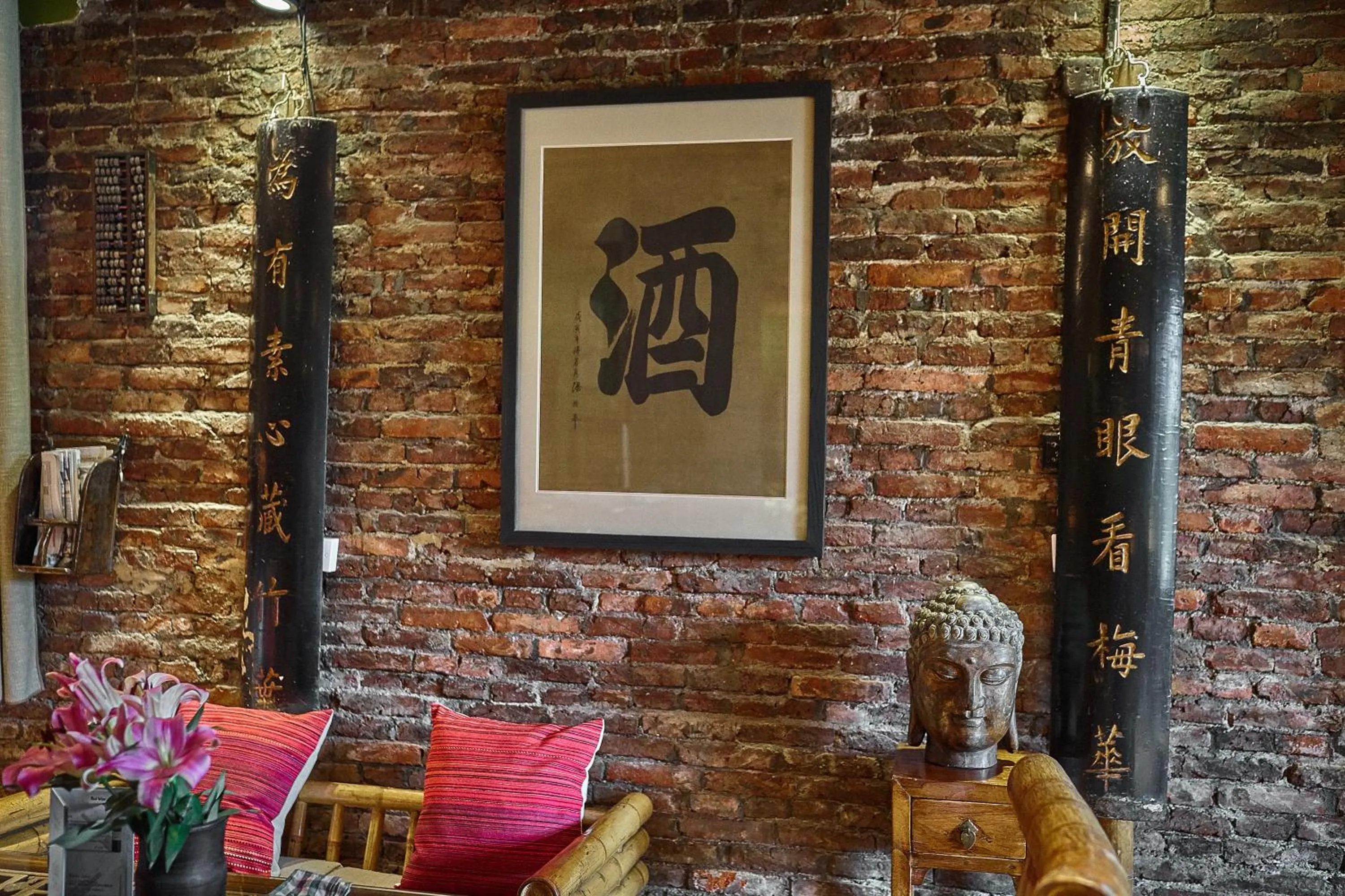 Lounge or bar in Yangshuo Mountain Retreat