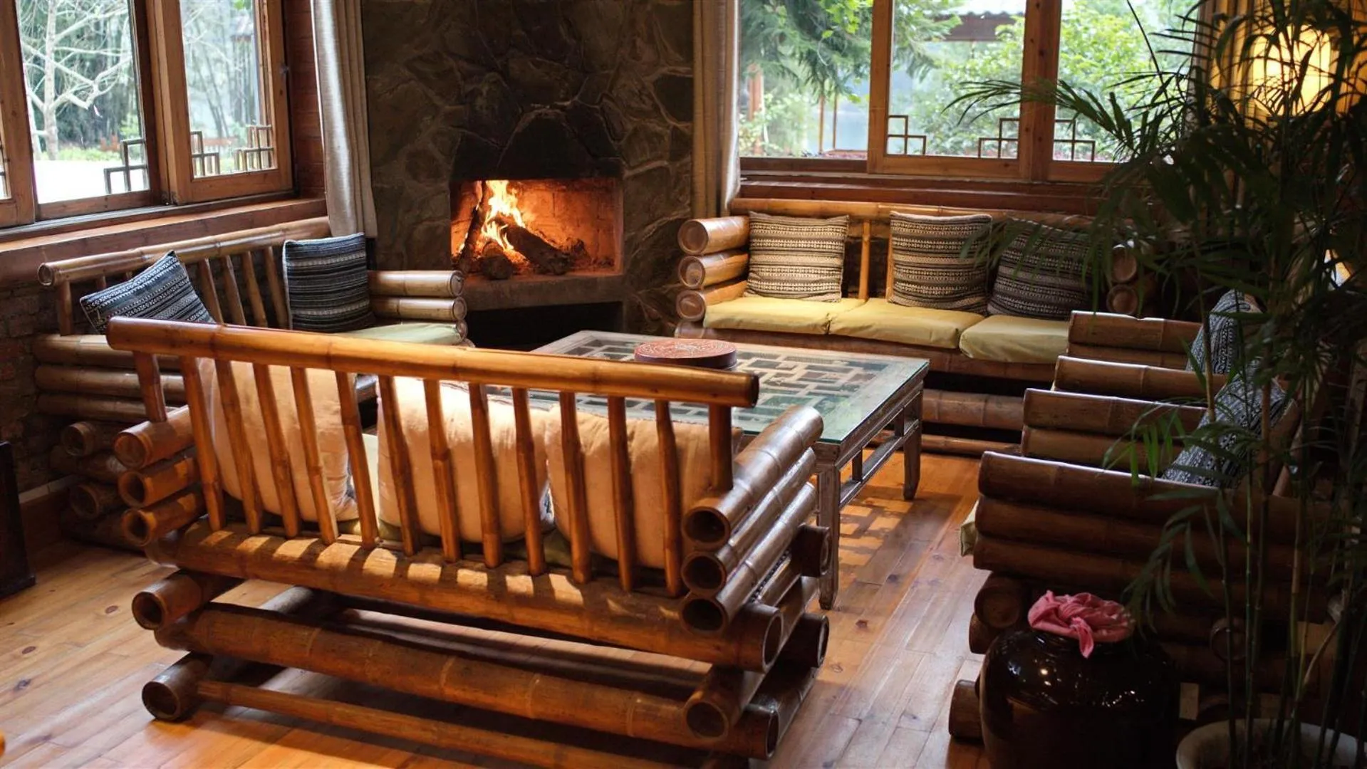 Lounge or bar in Yangshuo Mountain Retreat