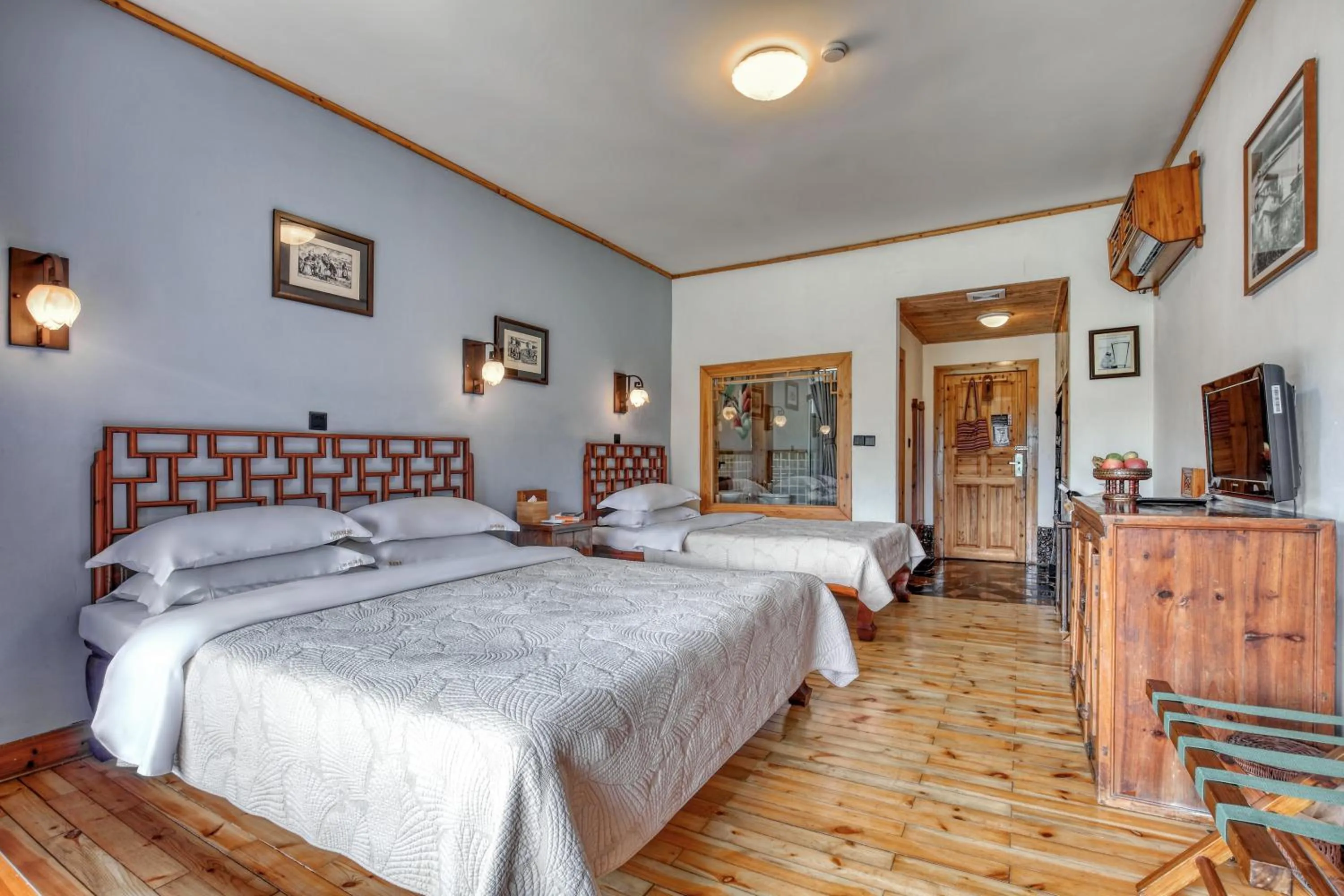 Bed in Yangshuo Mountain Retreat