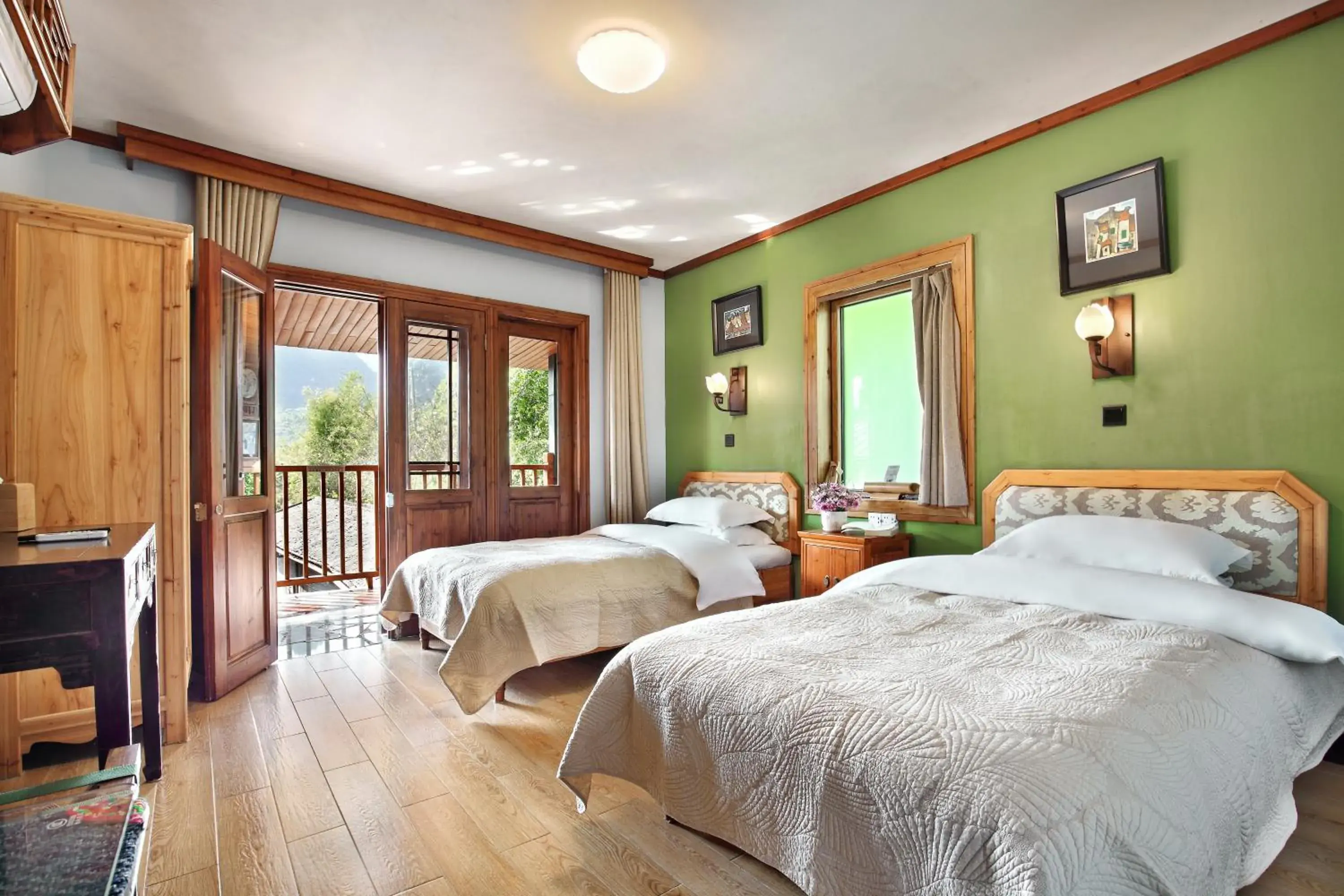 Rear View Twin in Yangshuo Mountain Retreat Rear View Twin in Yangshuo Mountain Retreat