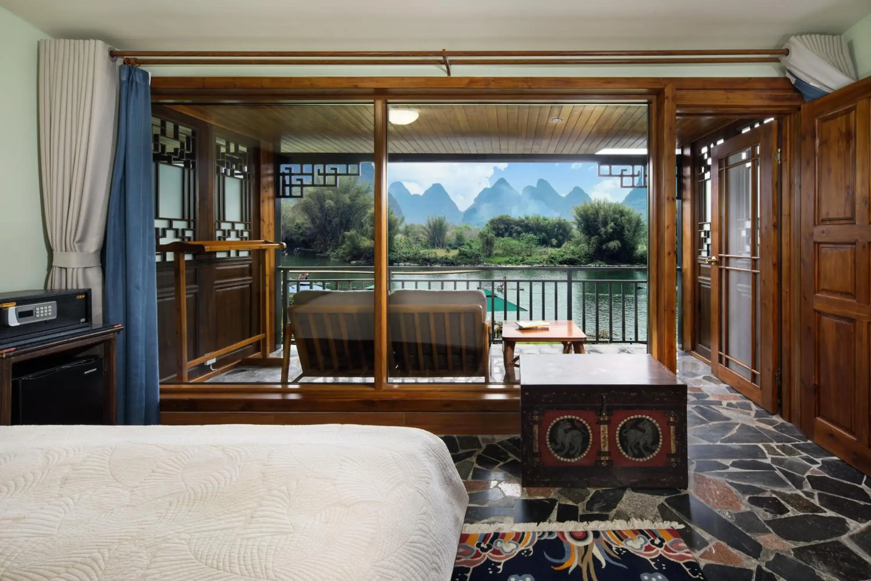 Queen Room with Balcony in Yangshuo Mountain Retreat Queen Room with Balcony in Yangshuo Mountain Retreat