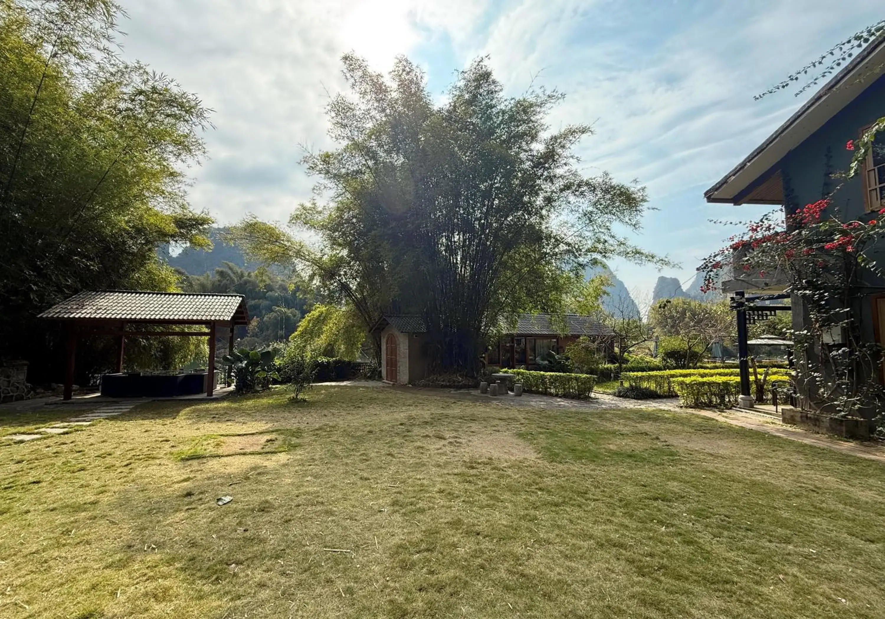 Queen Room in Yangshuo Mountain Retreat Queen Room in Yangshuo Mountain Retreat