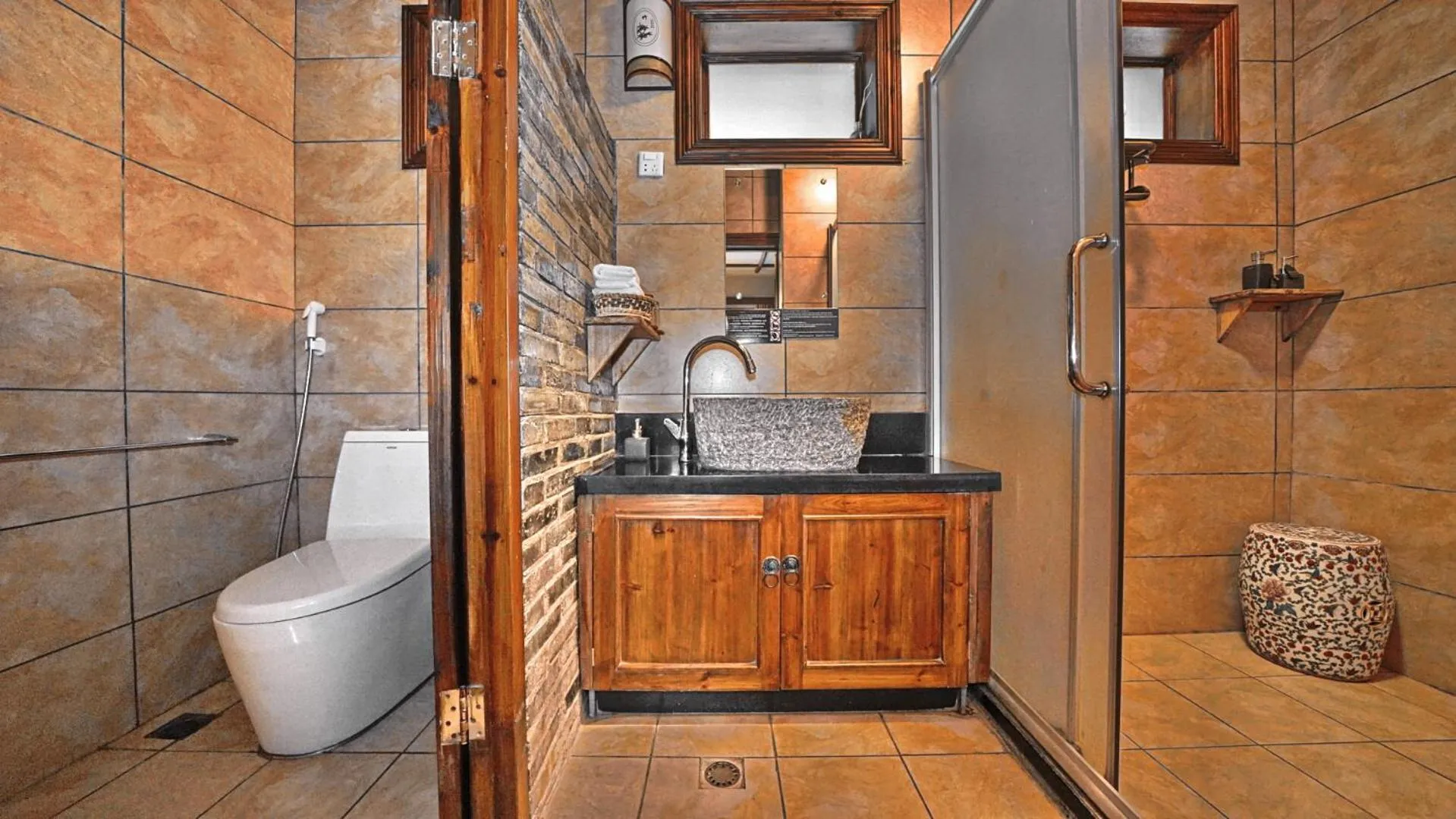 Toilet in Yangshuo Mountain Retreat