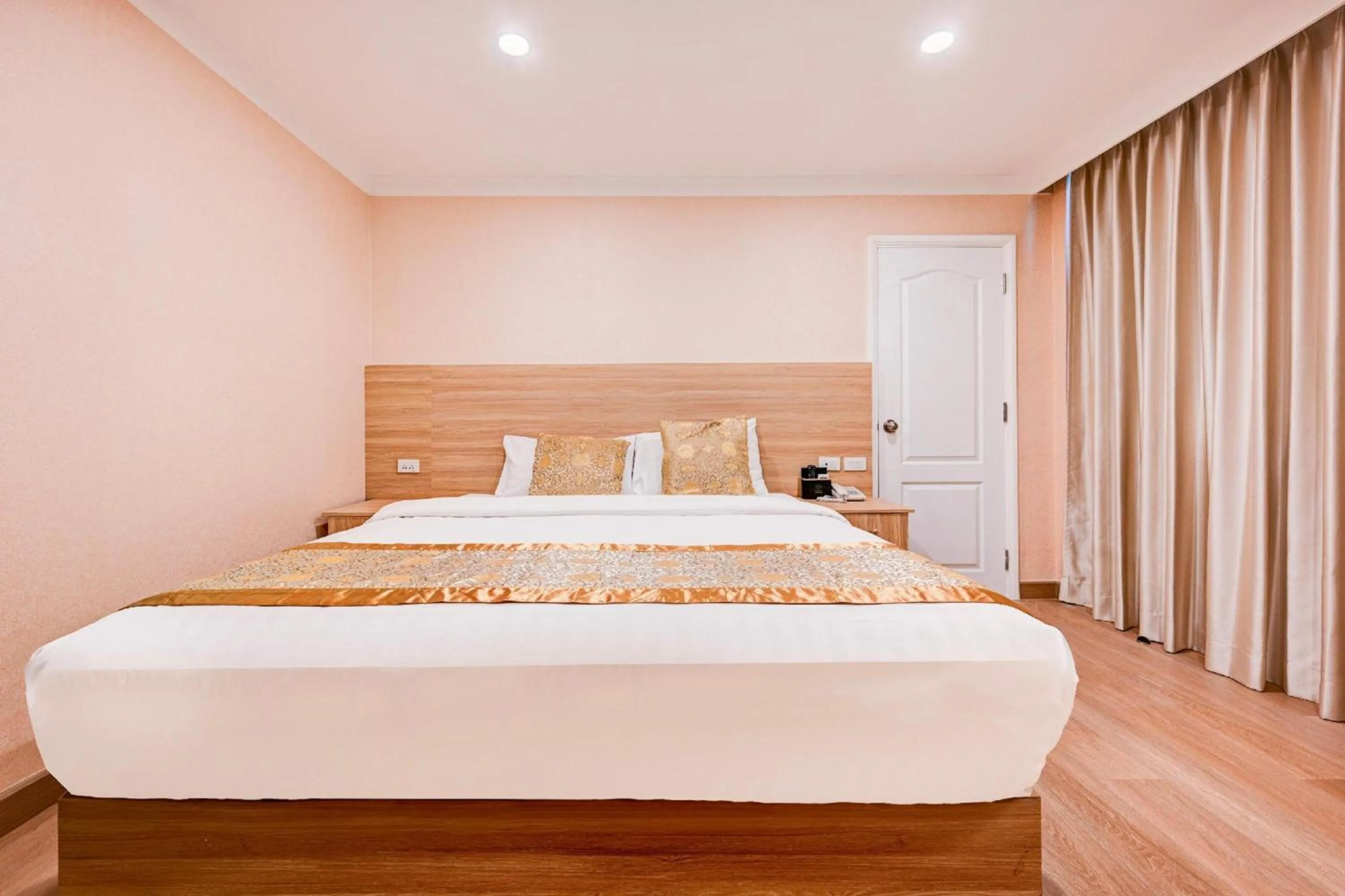 Bedroom, Bed in Palette The Travellers Hotel Bangkok