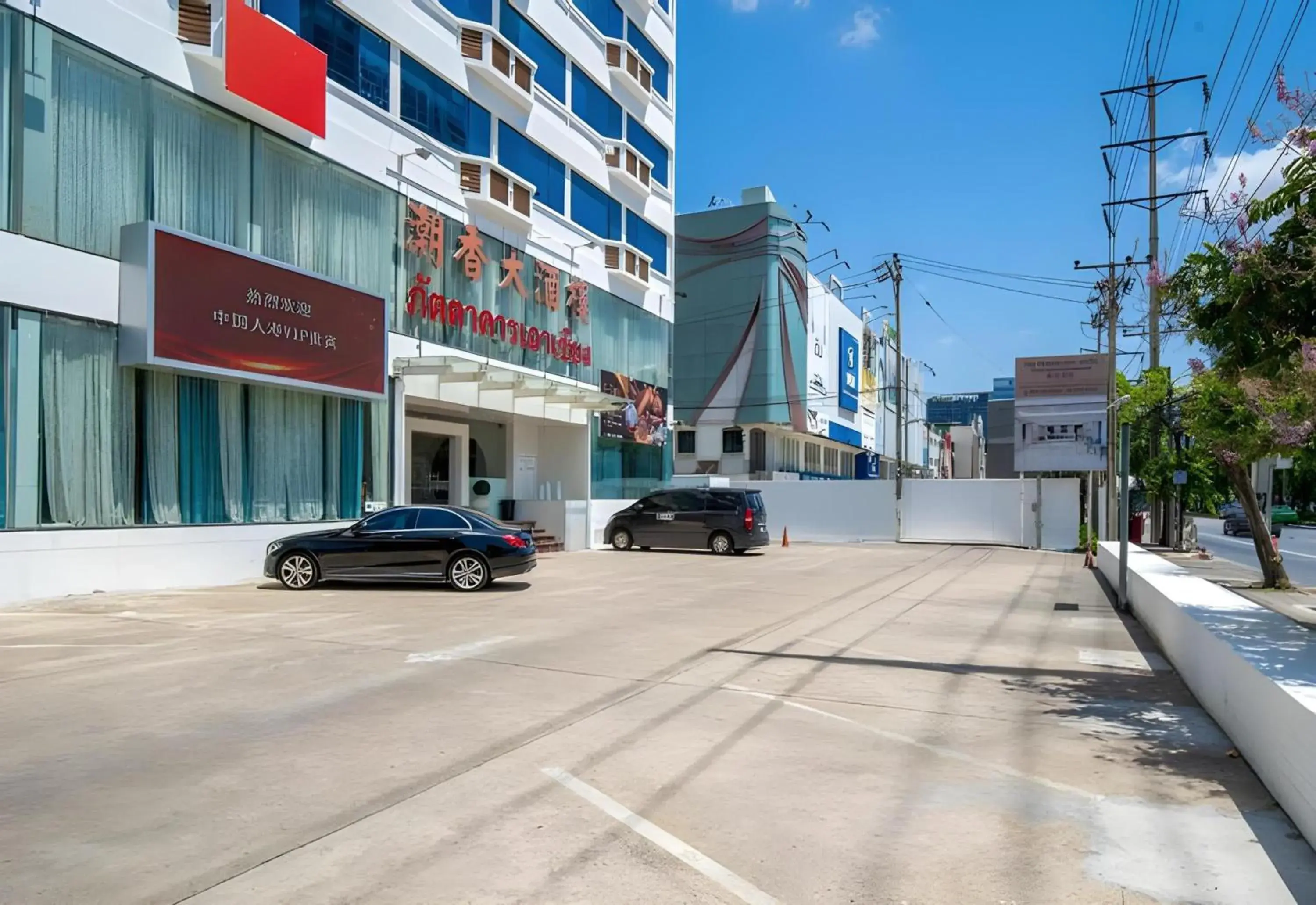 Property building in Palette The Travellers Hotel Bangkok Property building in Palette The Travellers Hotel Bangkok
