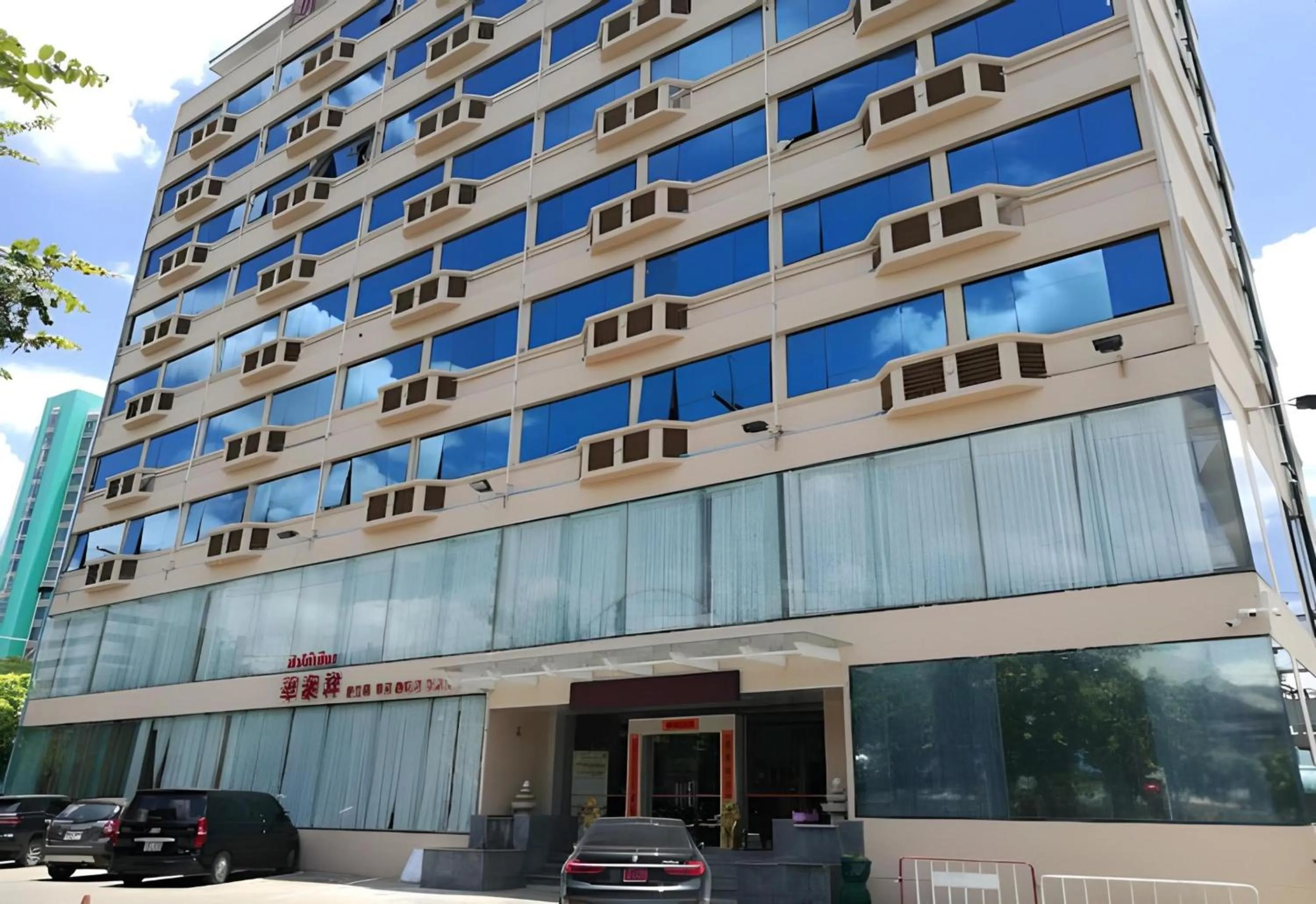 Property building in Palette The Travellers Hotel Bangkok