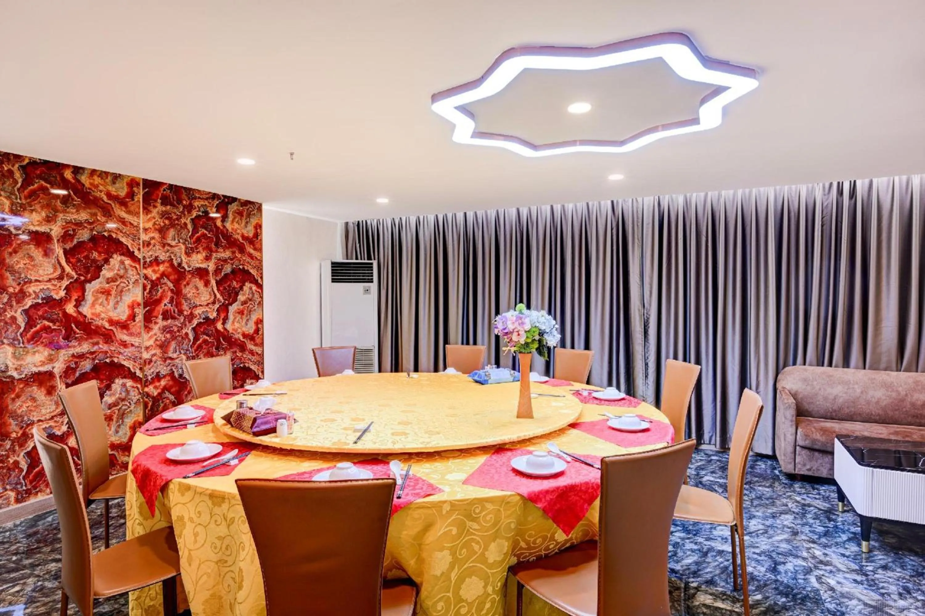 Restaurant/places to eat in Palette The Travellers Hotel Bangkok