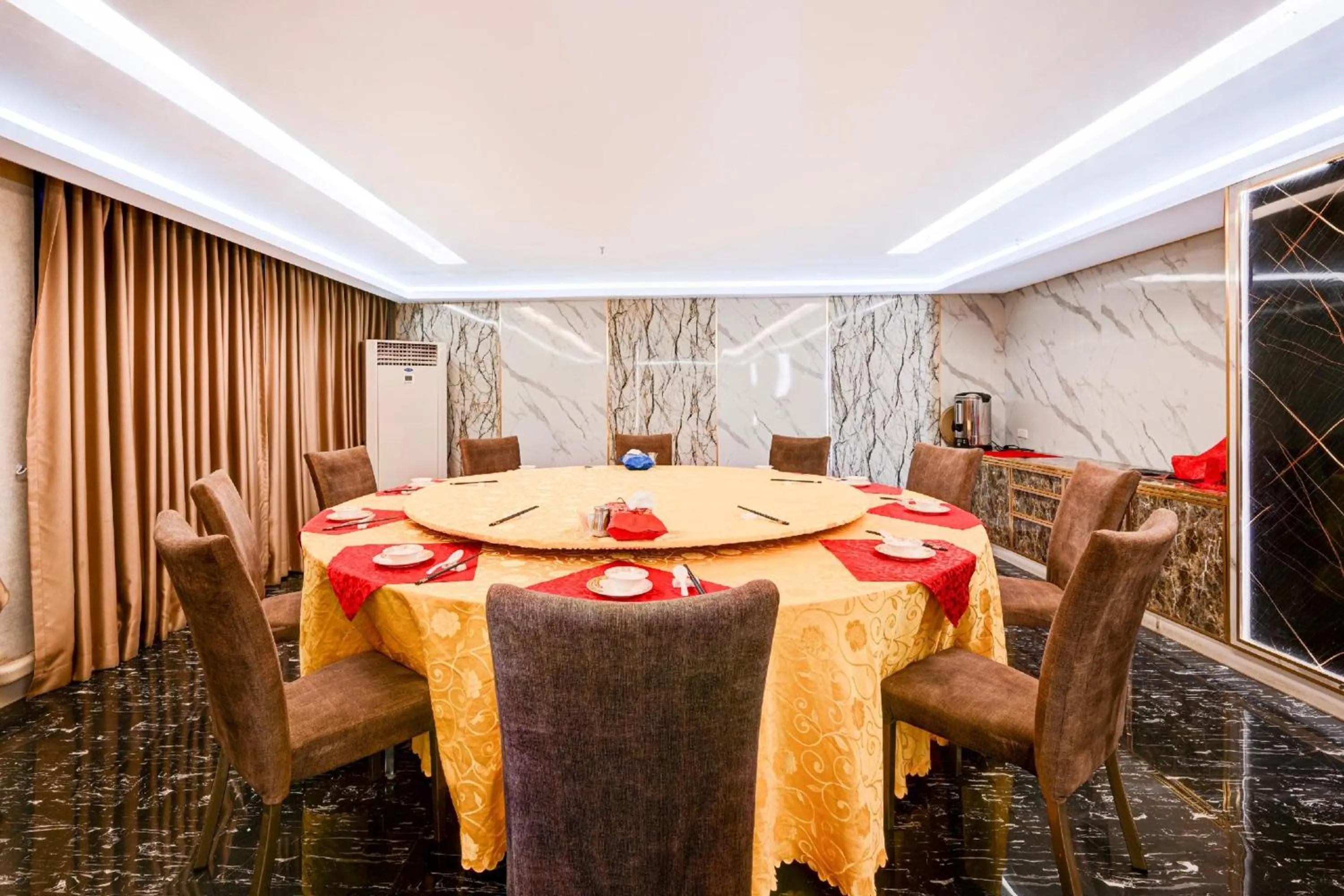 Restaurant/places to eat in Palette The Travellers Hotel Bangkok