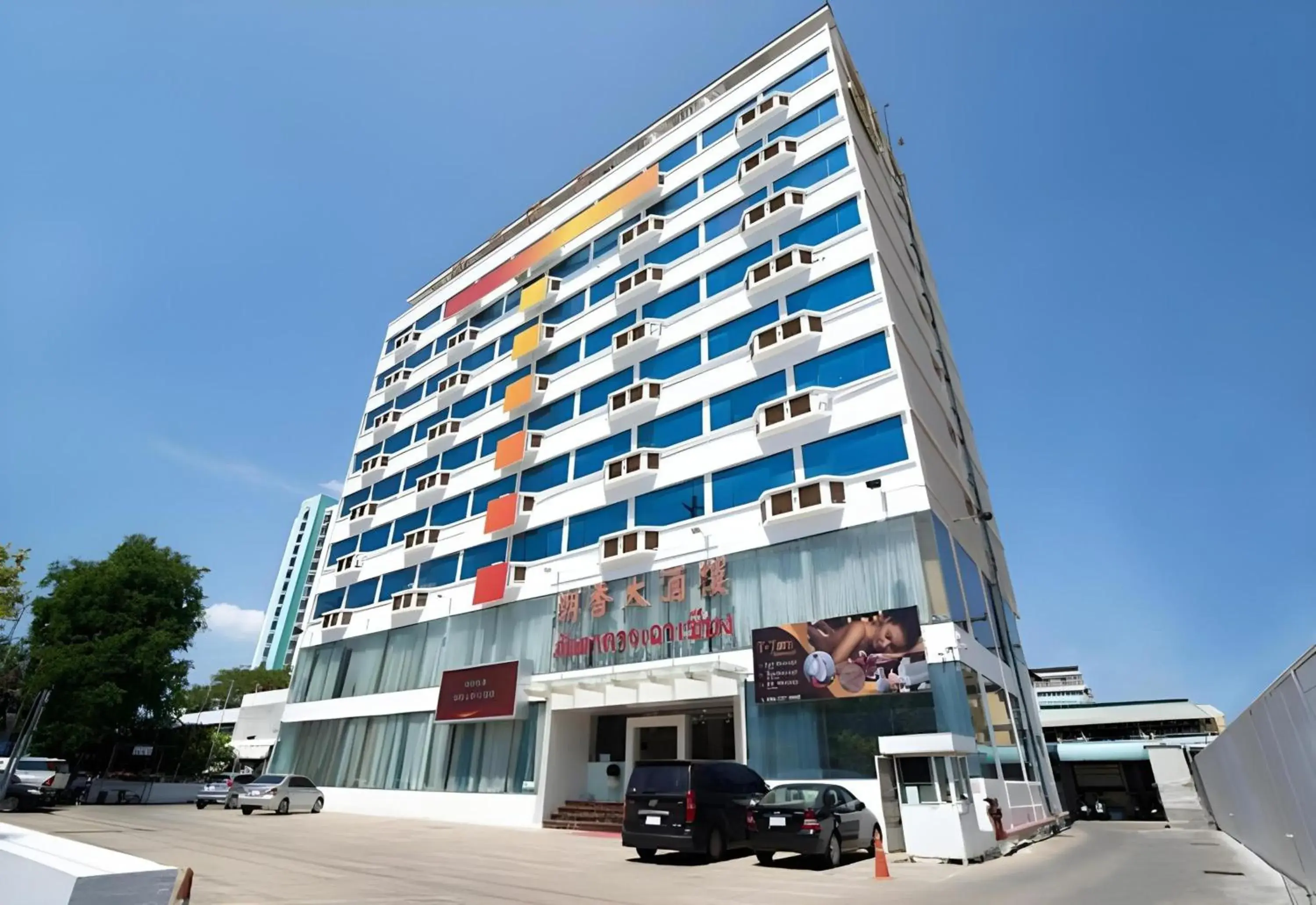 Property building in Palette The Travellers Hotel Bangkok Property building in Palette The Travellers Hotel Bangkok