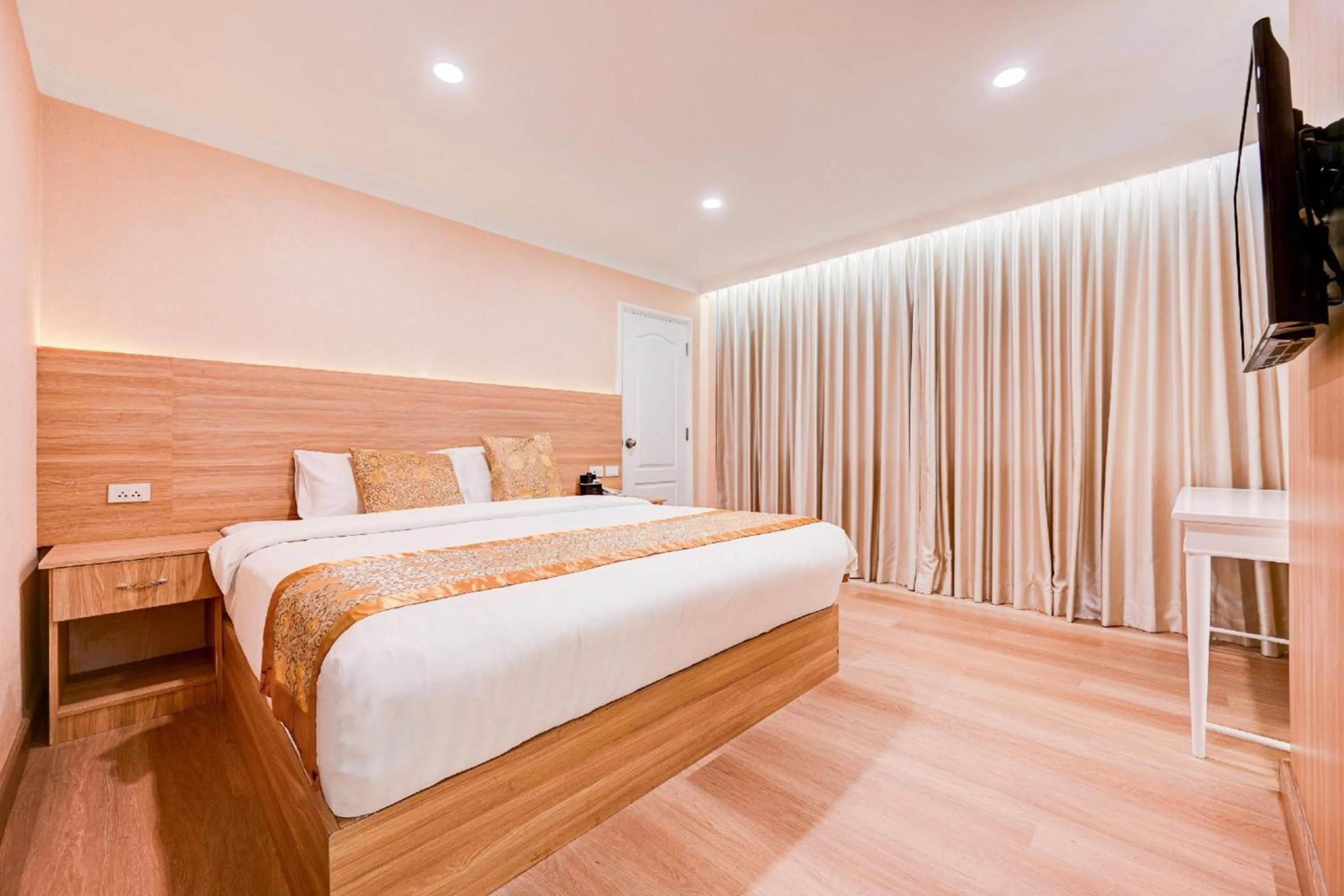 Bedroom, Bed in Palette The Travellers Hotel Bangkok