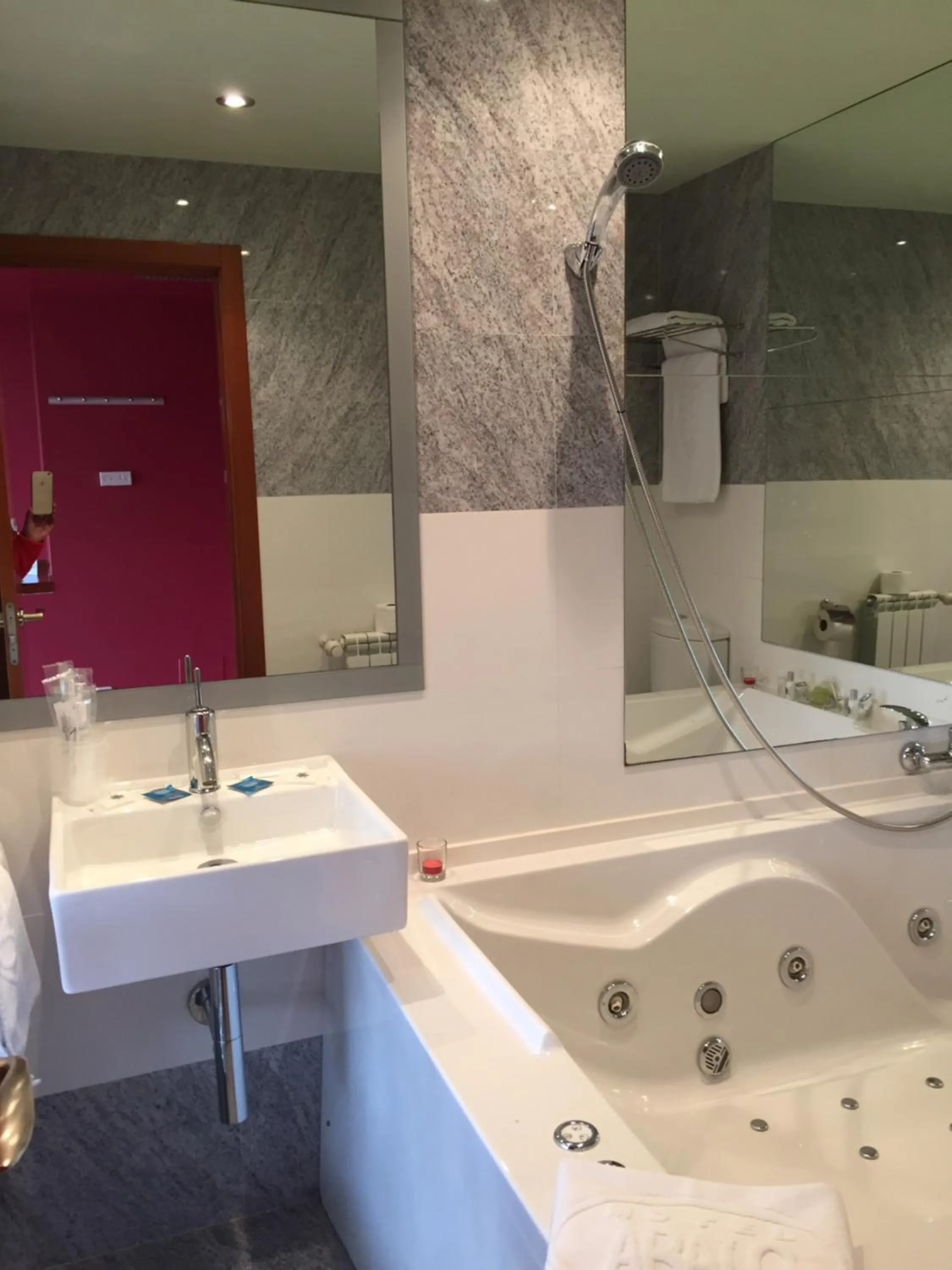 Bathroom in Motel Abalo