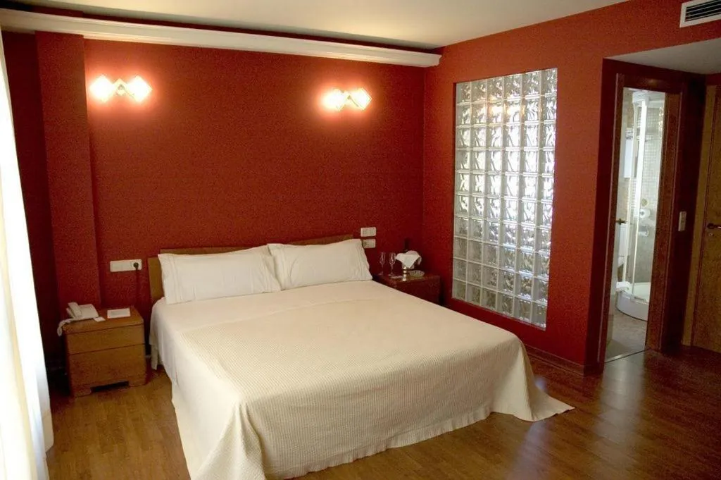 Photo of the whole room in Motel Abalo