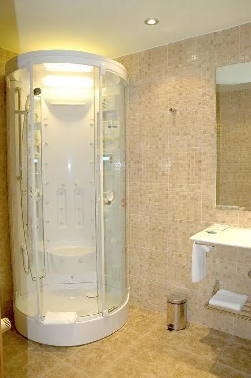 Shower in Motel Abalo