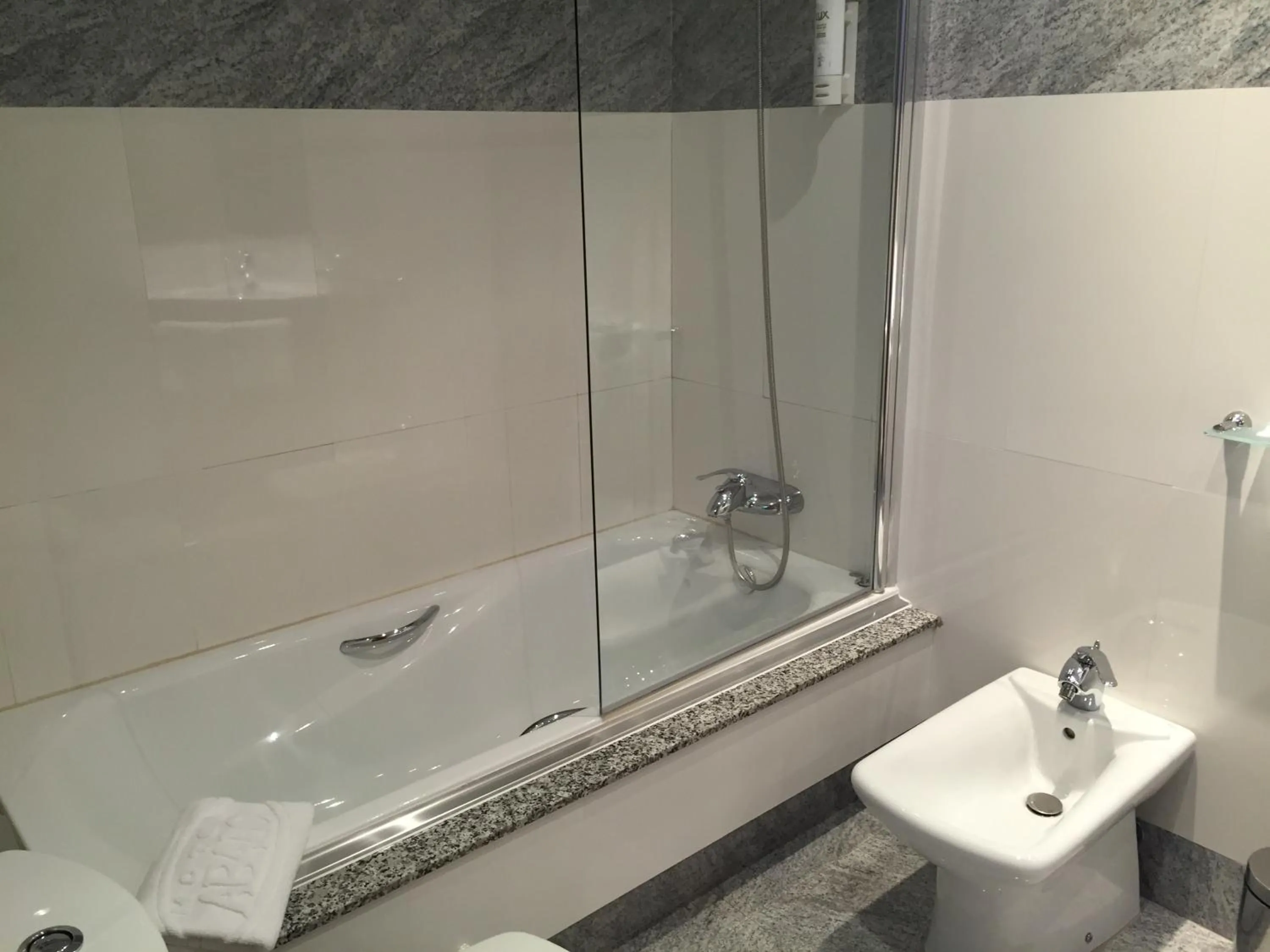 Bathroom in Motel Abalo