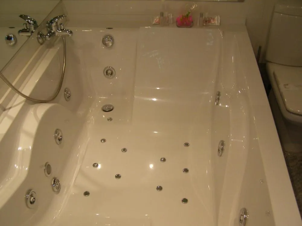 Hot Tub in Motel Abalo