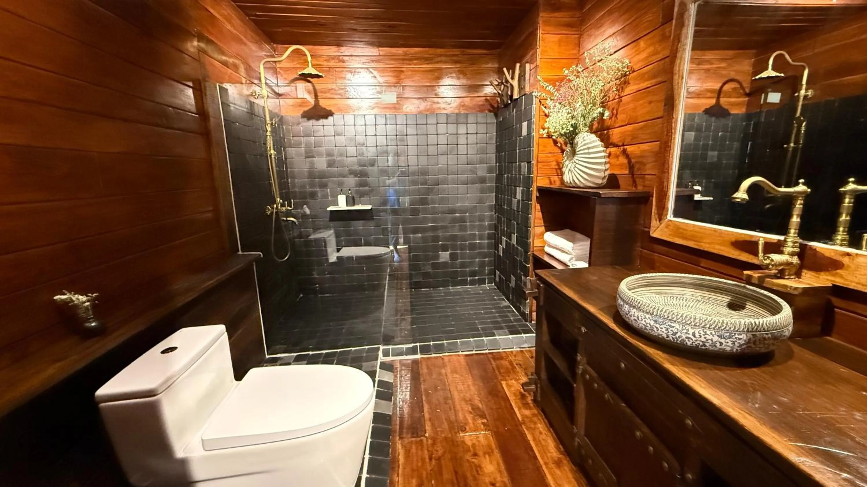 Shower in Kawarin River Exclusive Hotel & Resort