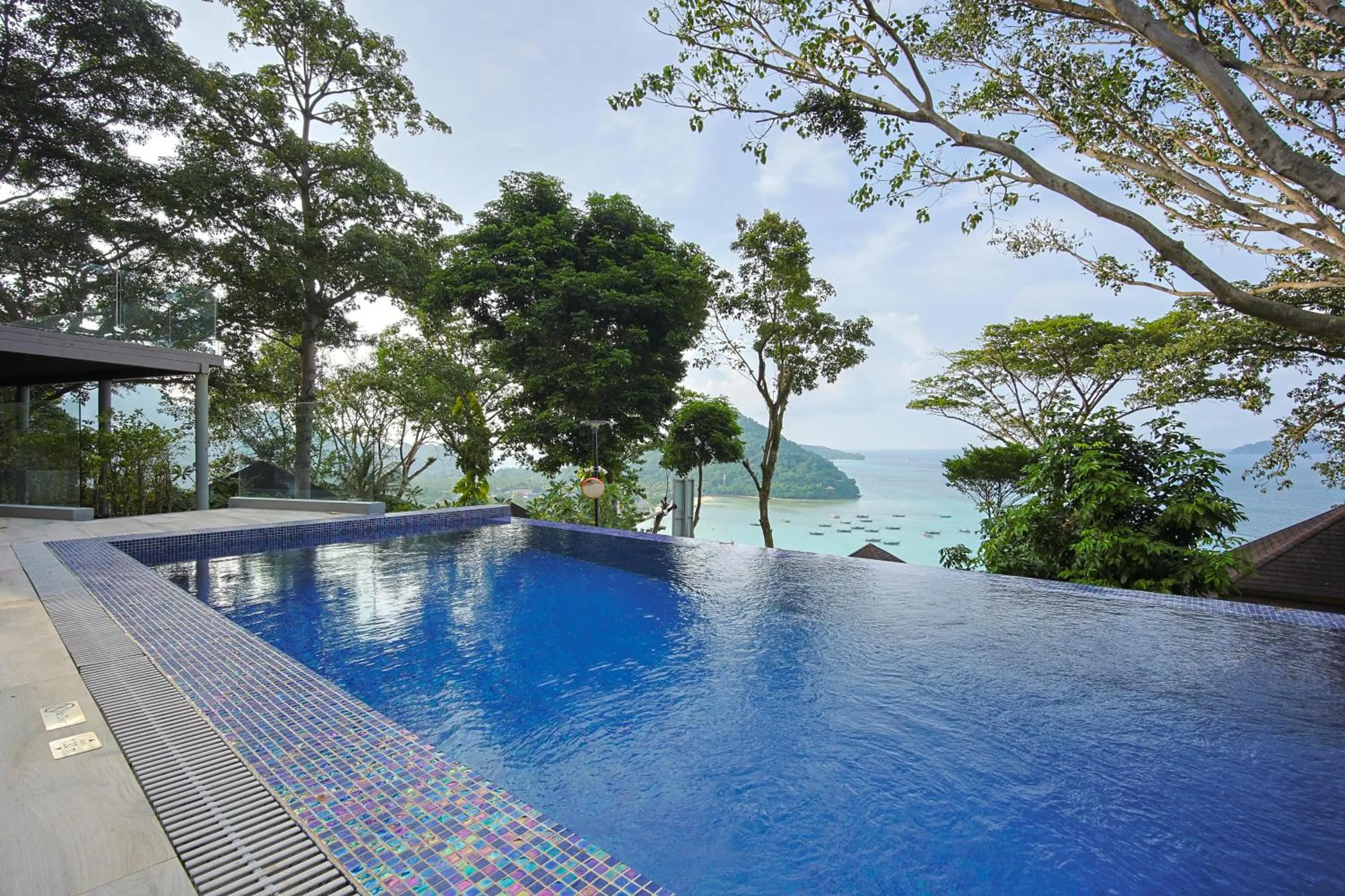 Swimming pool in Centara Villas Phi Phi Island