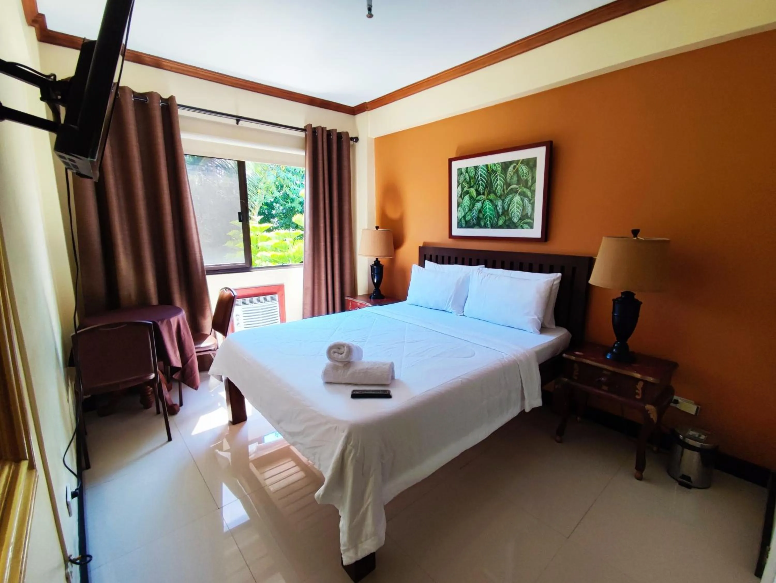 Bedroom, Bed in Spring Plaza Hotel