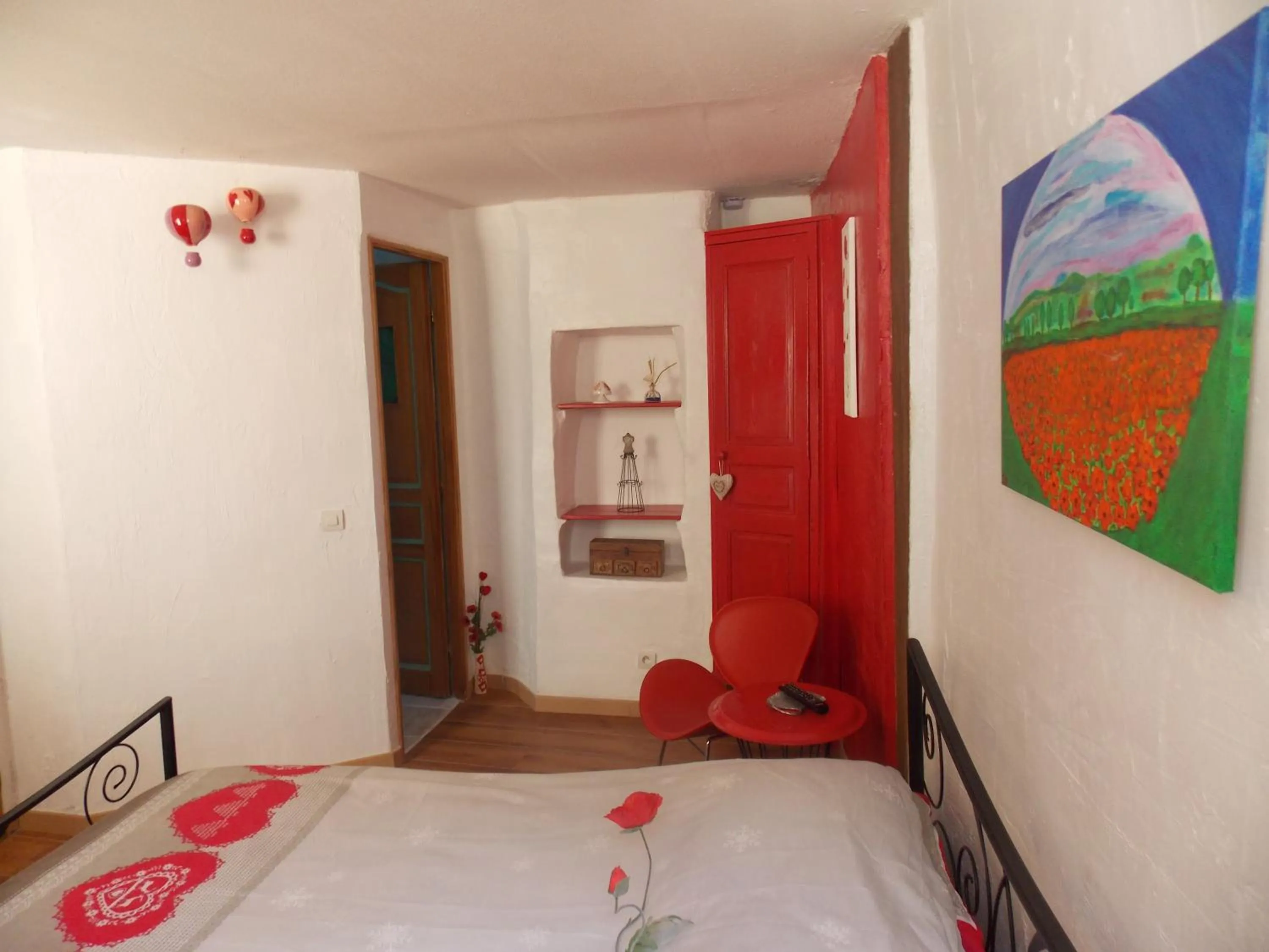 Photo of the whole room in La Maison Du Bonheur