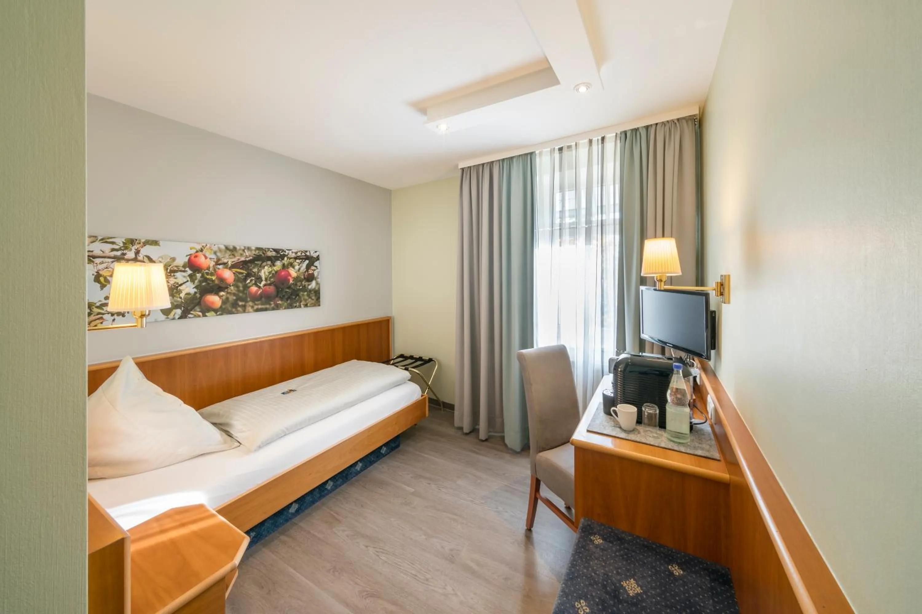 Bed in Landhotel Zur Bretzel