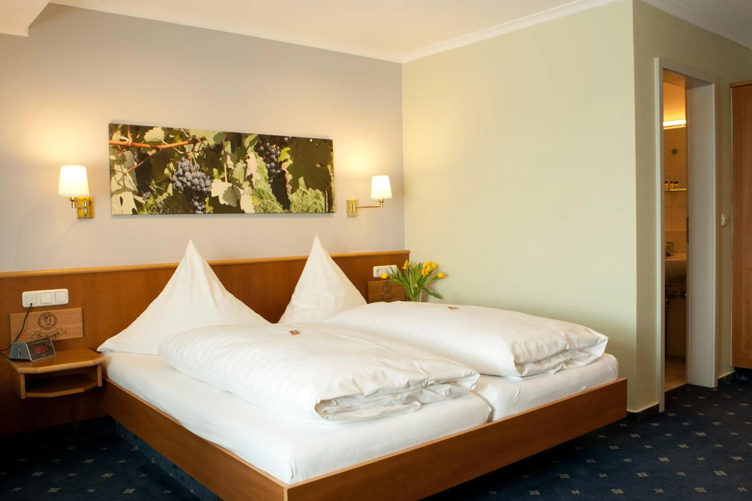 Bed in Landhotel Zur Bretzel