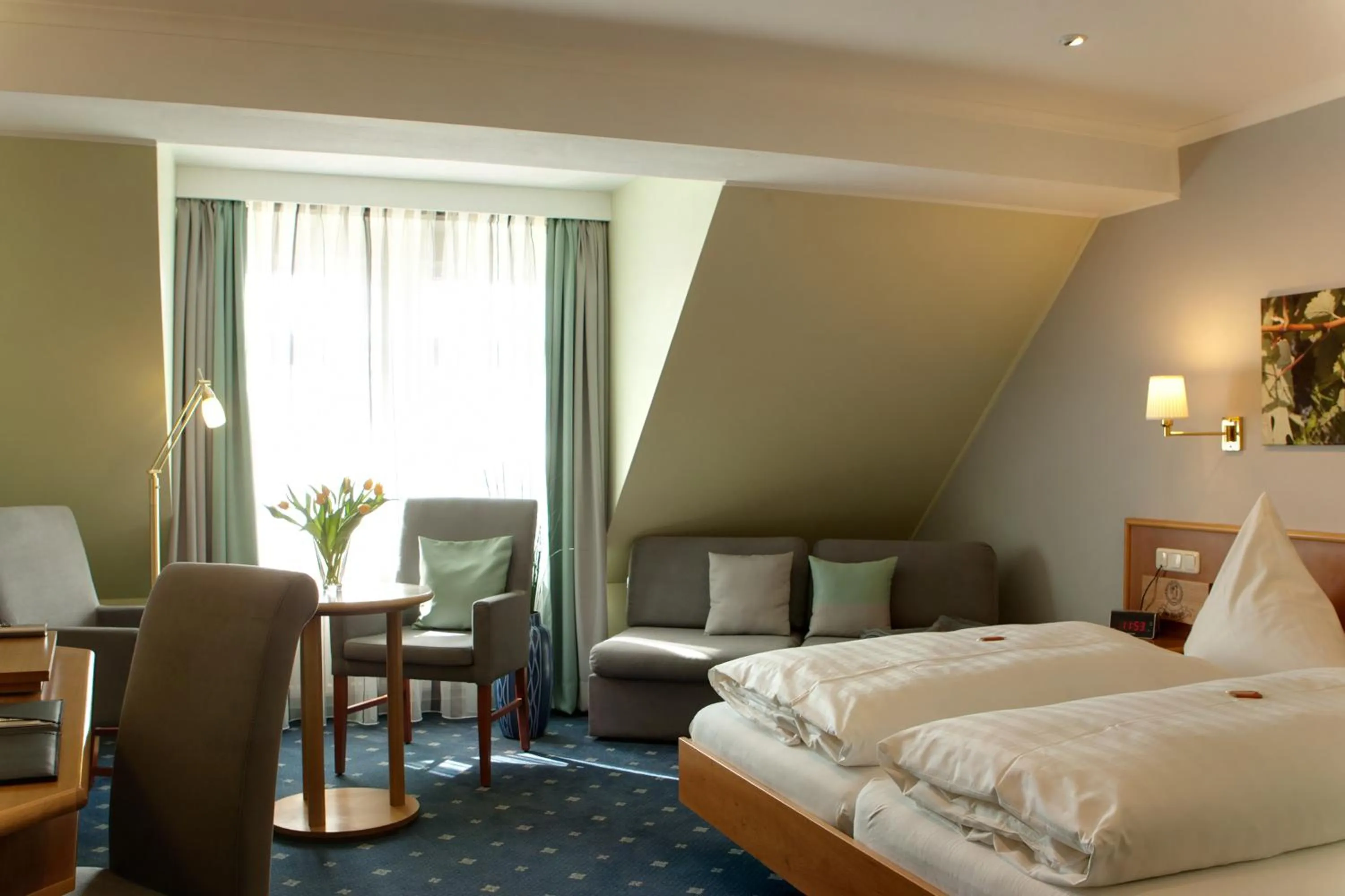 Bed in Landhotel Zur Bretzel