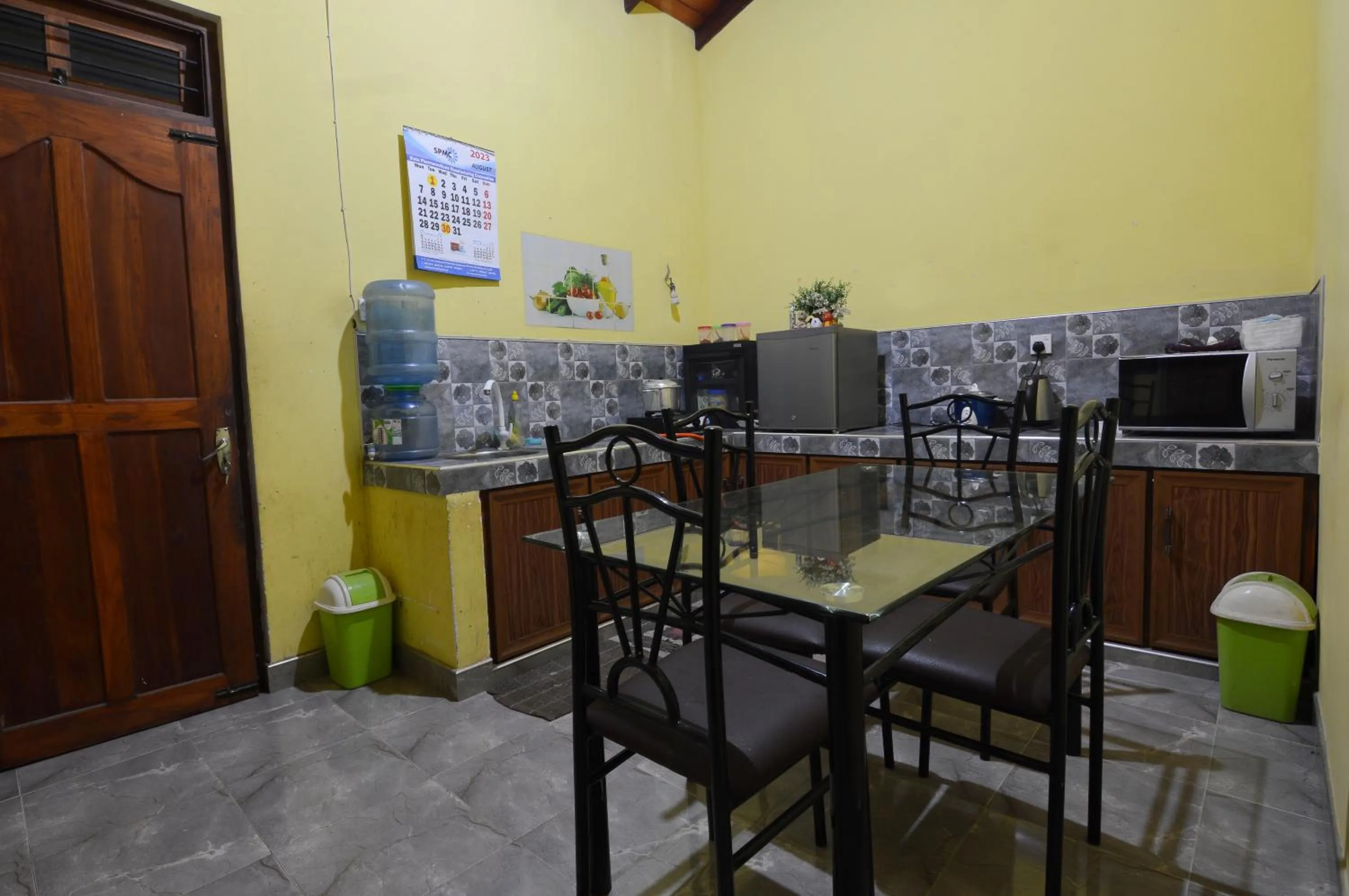 Kitchen or kitchenette in Binara Home Stay