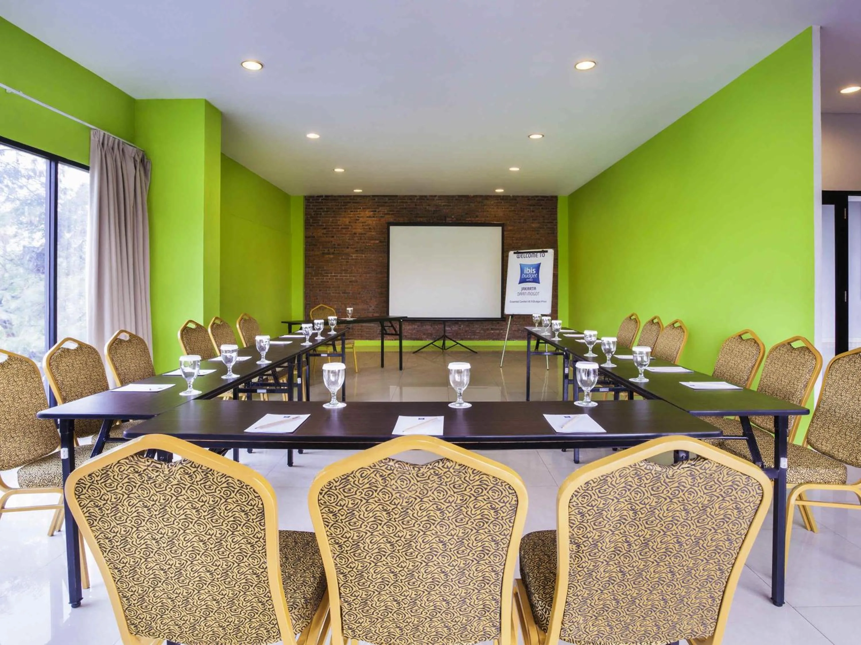 Meeting/conference room in Ibis Budget Jakarta Daan Mogot
