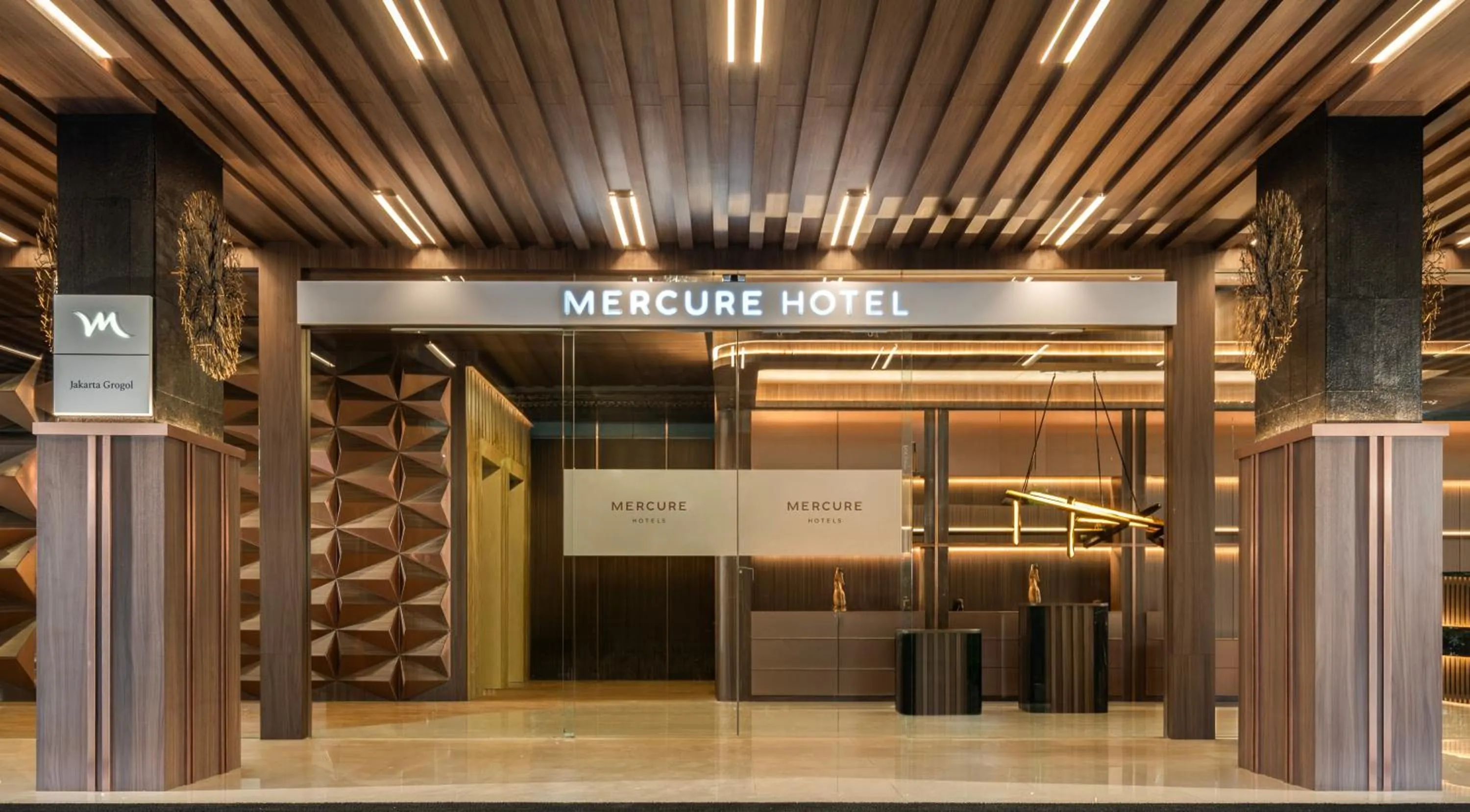 Facade/entrance in Mercure Jakarta Grogol