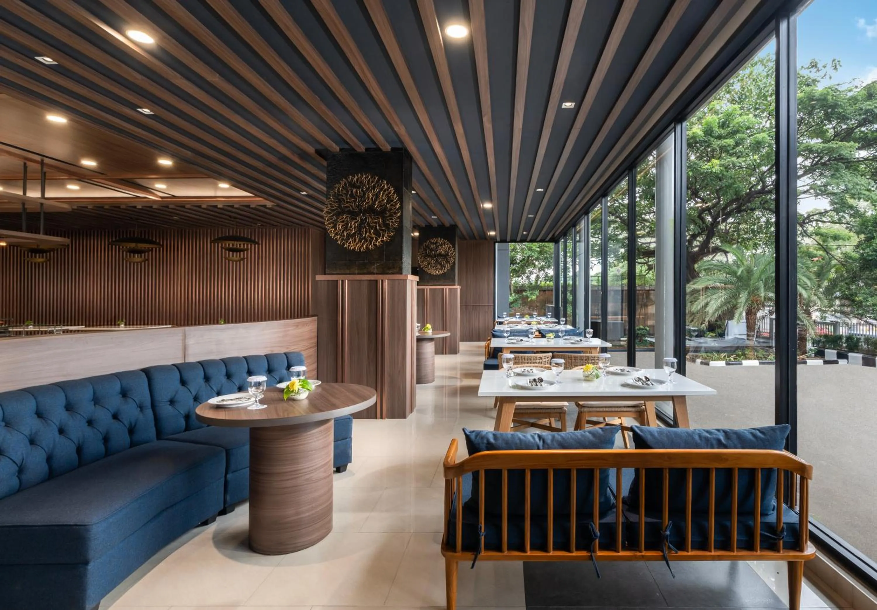 Restaurant/places to eat in Mercure Jakarta Grogol