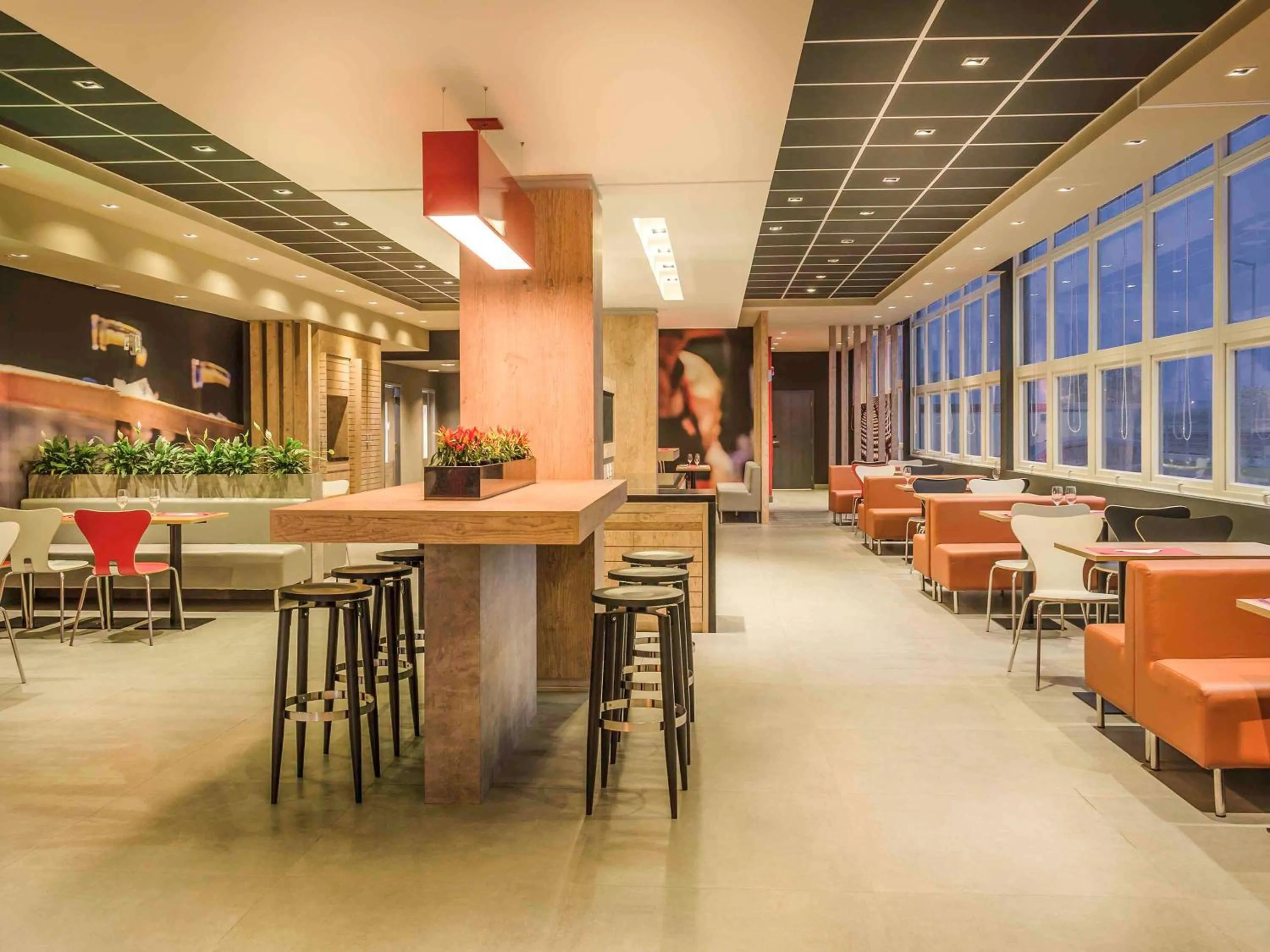 Restaurant/places to eat in Ibis Porto Alegre Assis Brasil