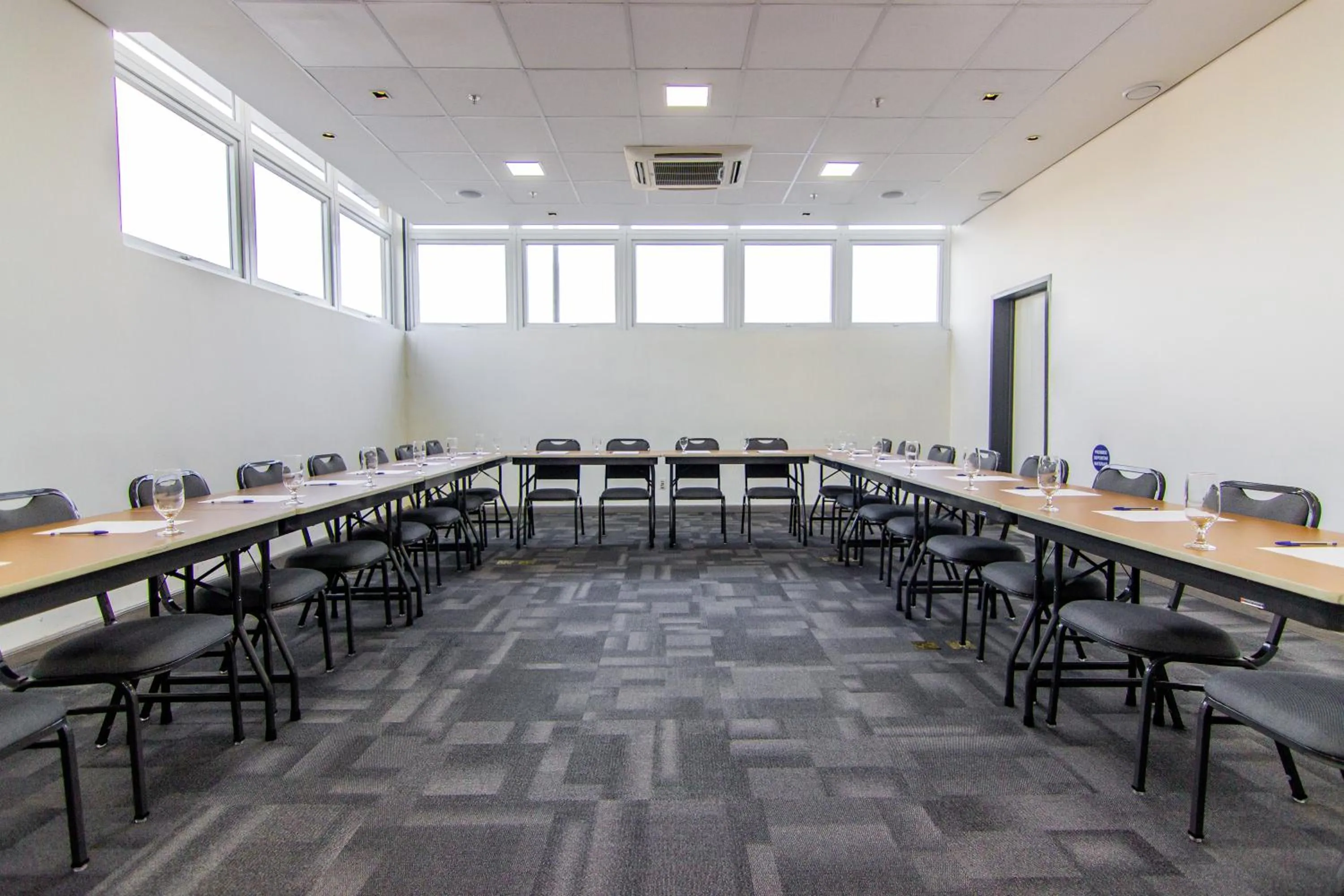 Area and facilities in Ibis Porto Alegre Assis Brasil