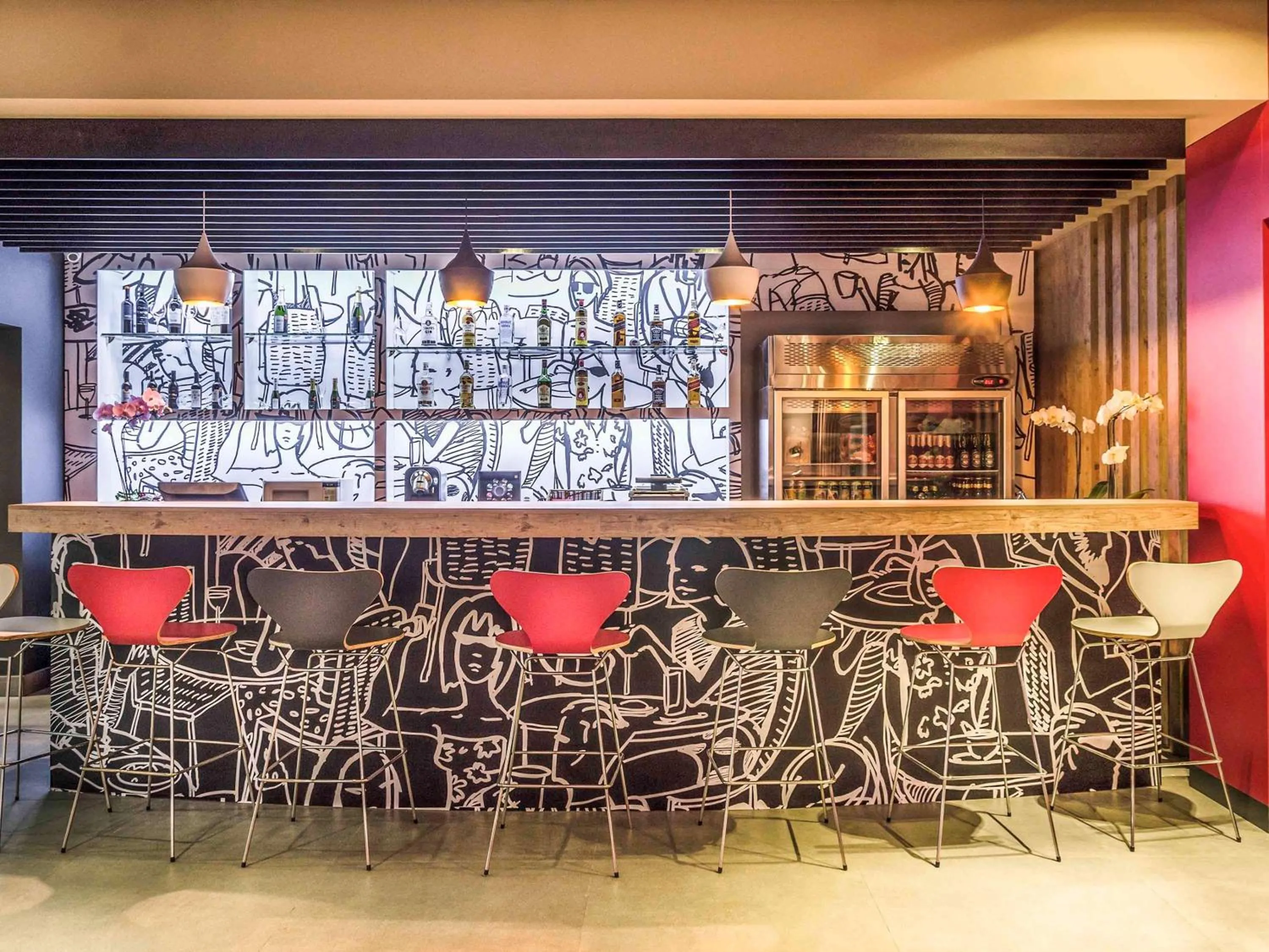 Lounge or bar in Ibis Porto Alegre Assis Brasil