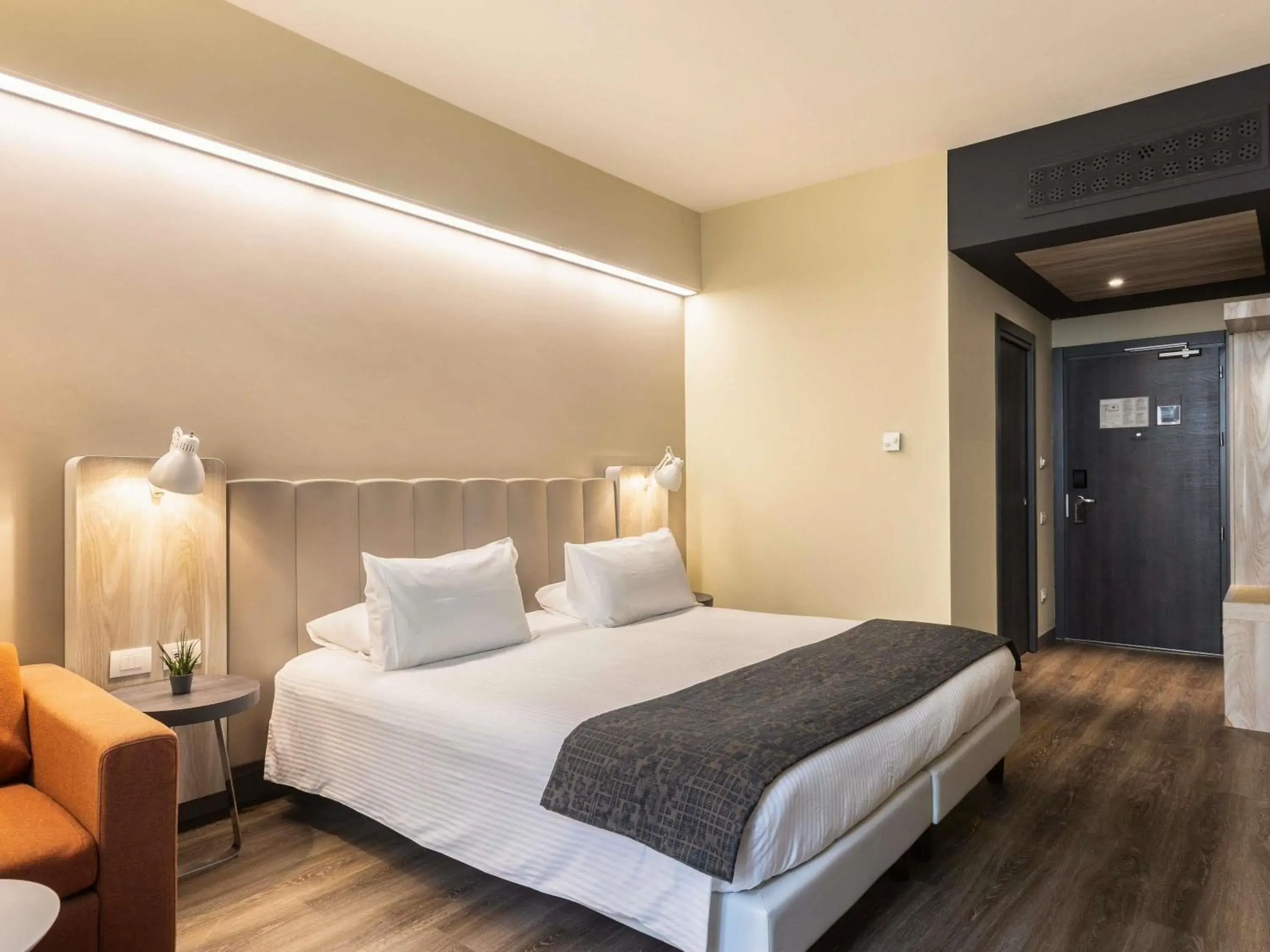 Bedroom, Bed in Mercure Firenze Centro Bedroom, Bed in Mercure Firenze Centro