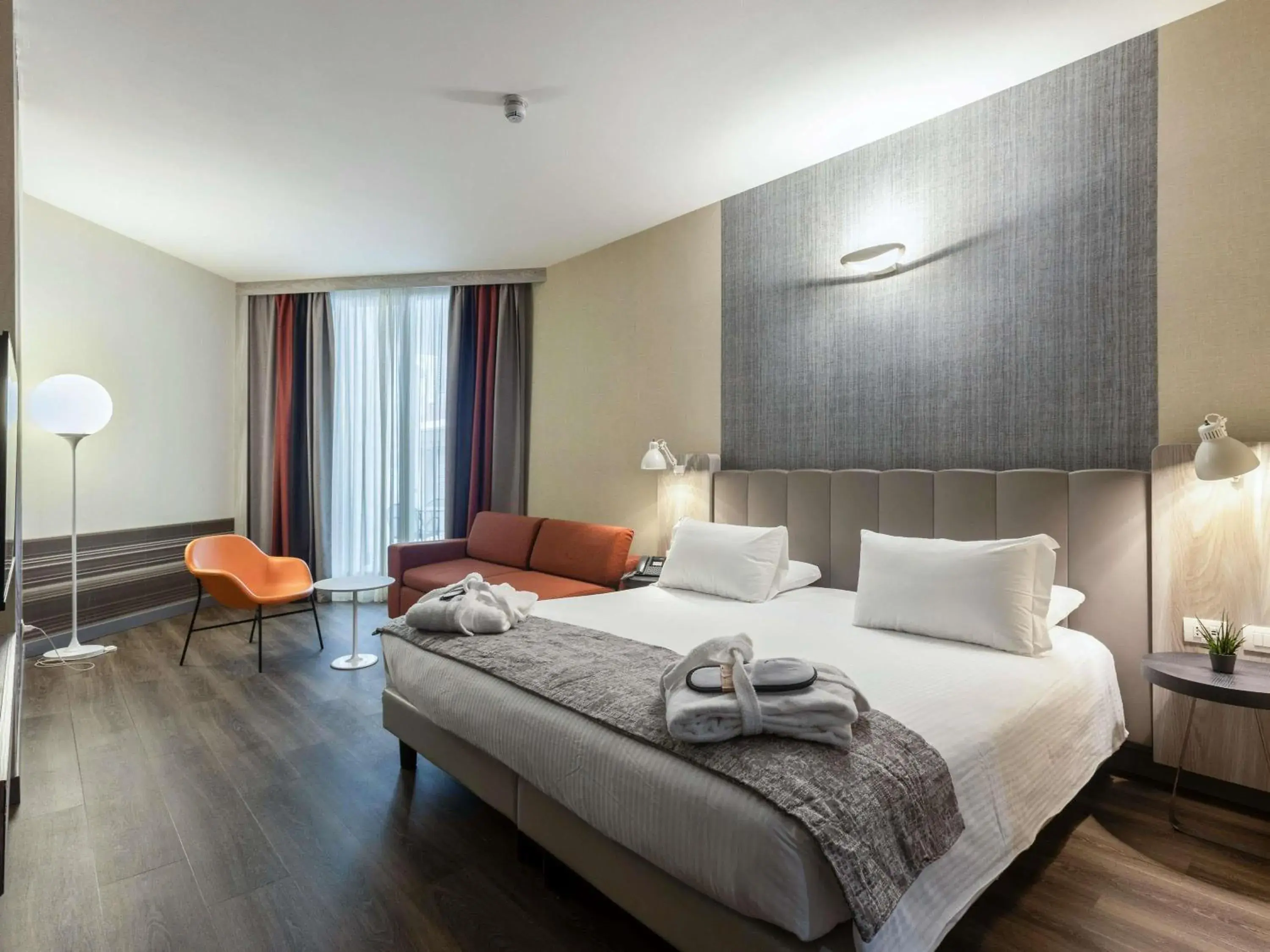 Property building, Bed in Mercure Firenze Centro Property building, Bed in Mercure Firenze Centro