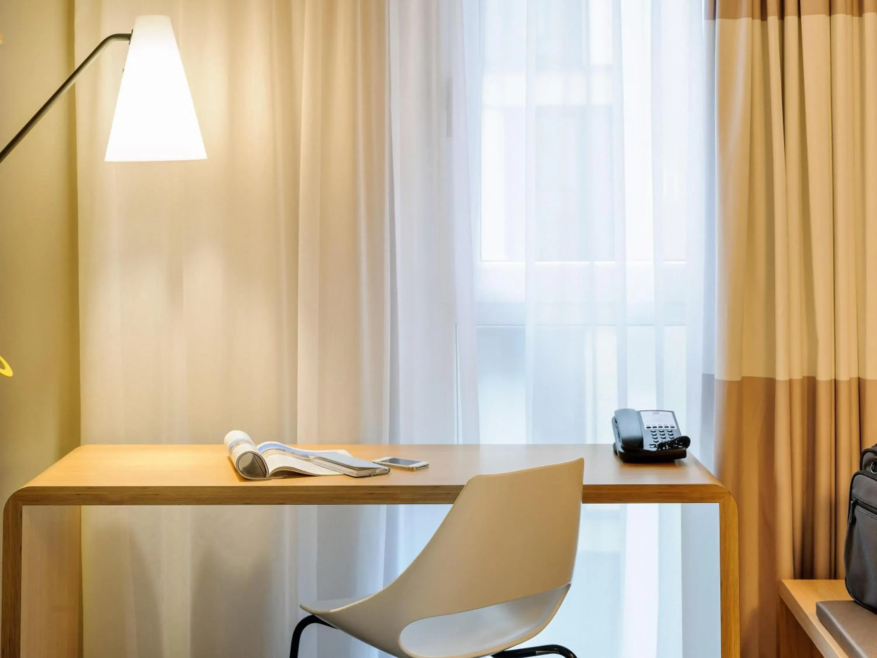 Bedroom in Ibis Berlin Hauptbahnhof Bedroom in Ibis Berlin Hauptbahnhof