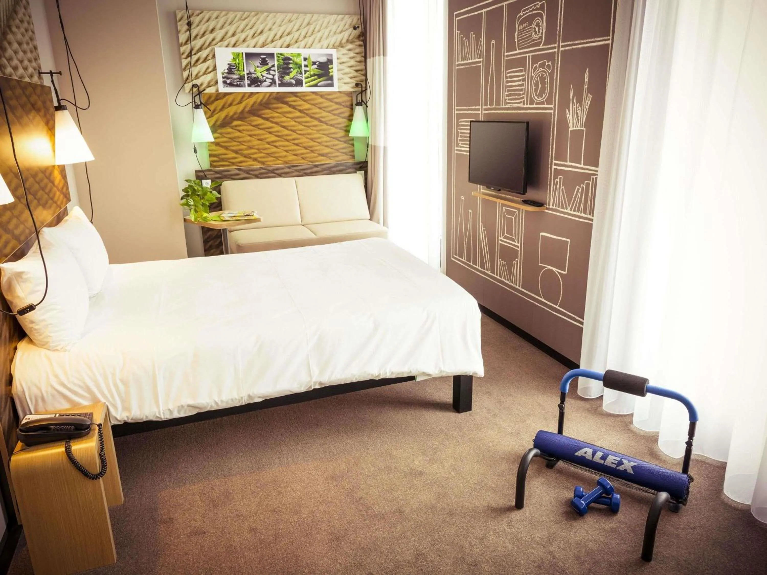 Bedroom, Bed in Ibis Berlin Hauptbahnhof