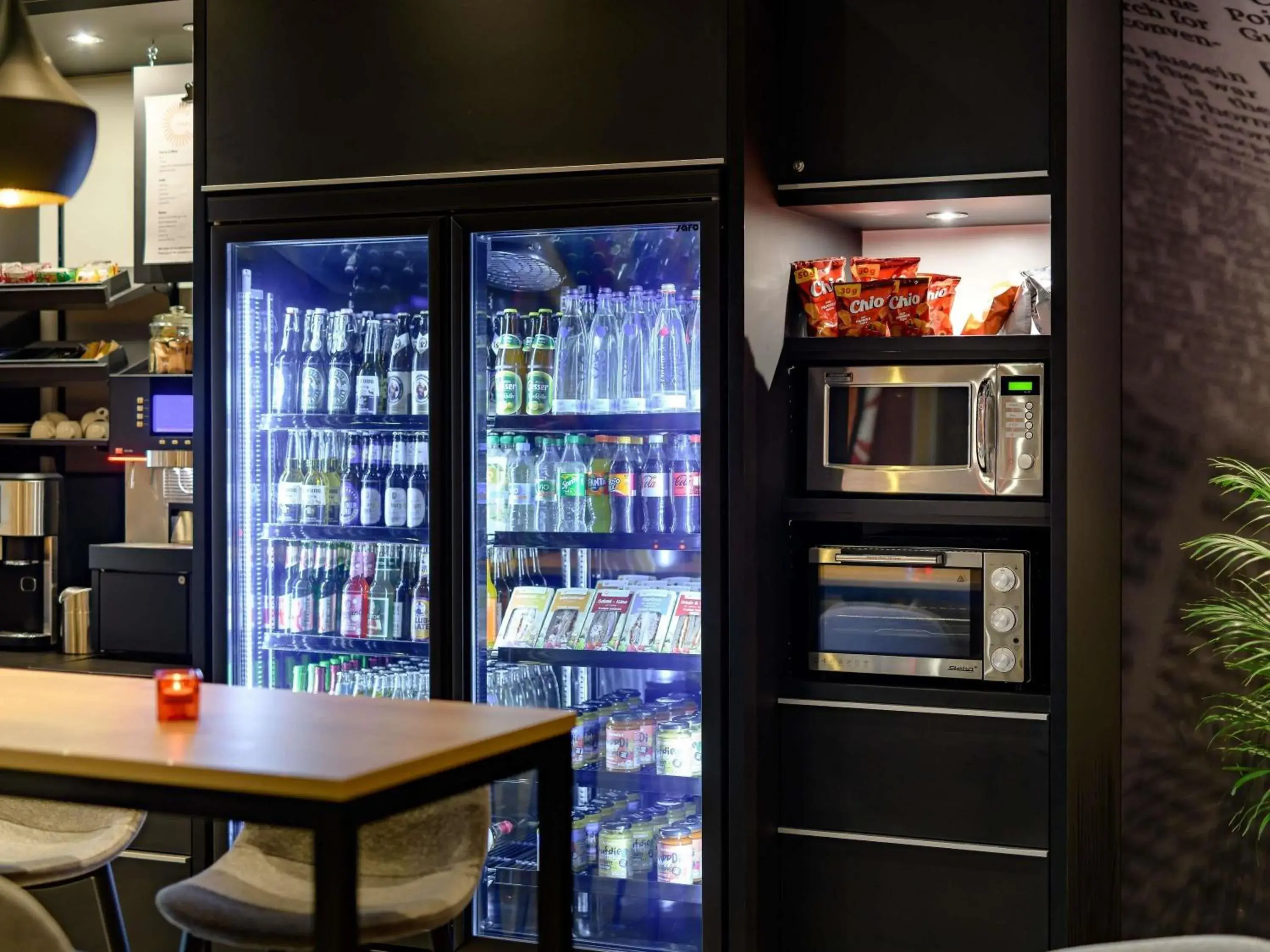 Lounge or bar in Ibis Berlin Hauptbahnhof Lounge or bar in Ibis Berlin Hauptbahnhof