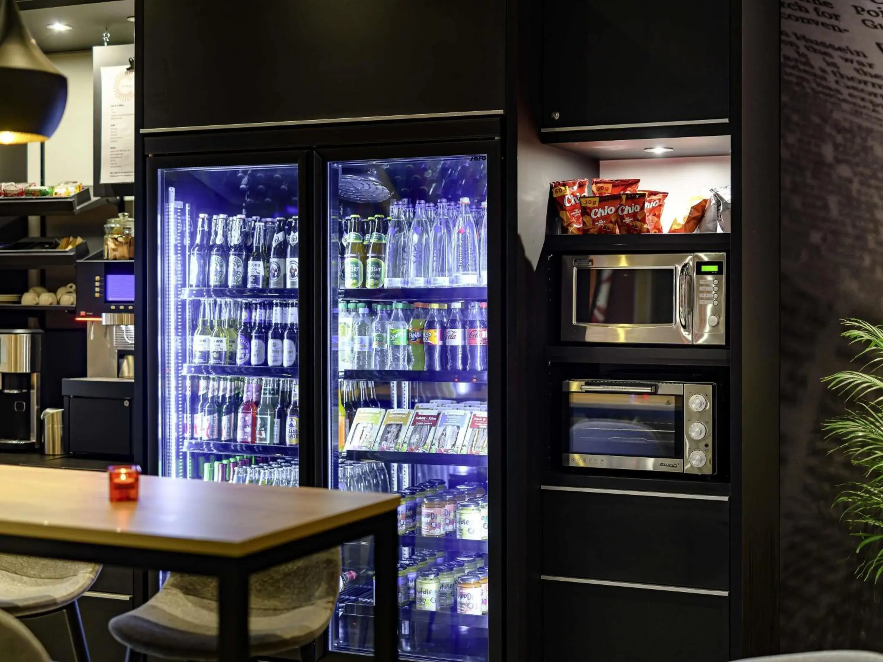 Lounge or bar in Ibis Berlin Hauptbahnhof Lounge or bar in Ibis Berlin Hauptbahnhof