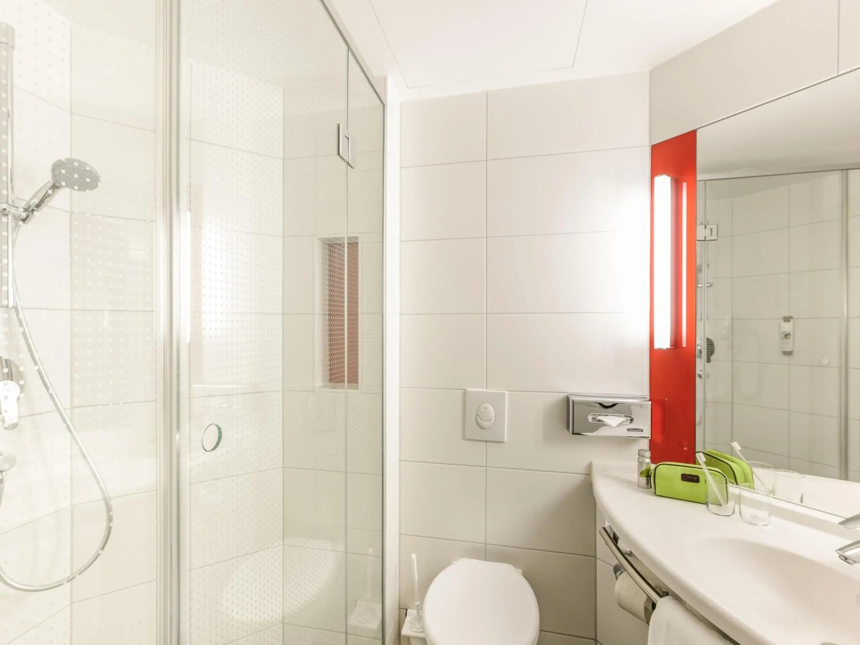 Bedroom in Ibis Berlin Hauptbahnhof Bedroom in Ibis Berlin Hauptbahnhof