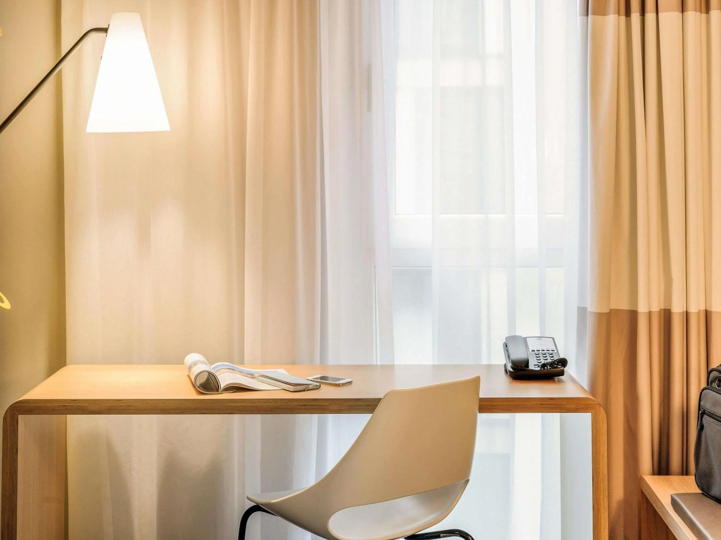 Bedroom in Ibis Berlin Hauptbahnhof