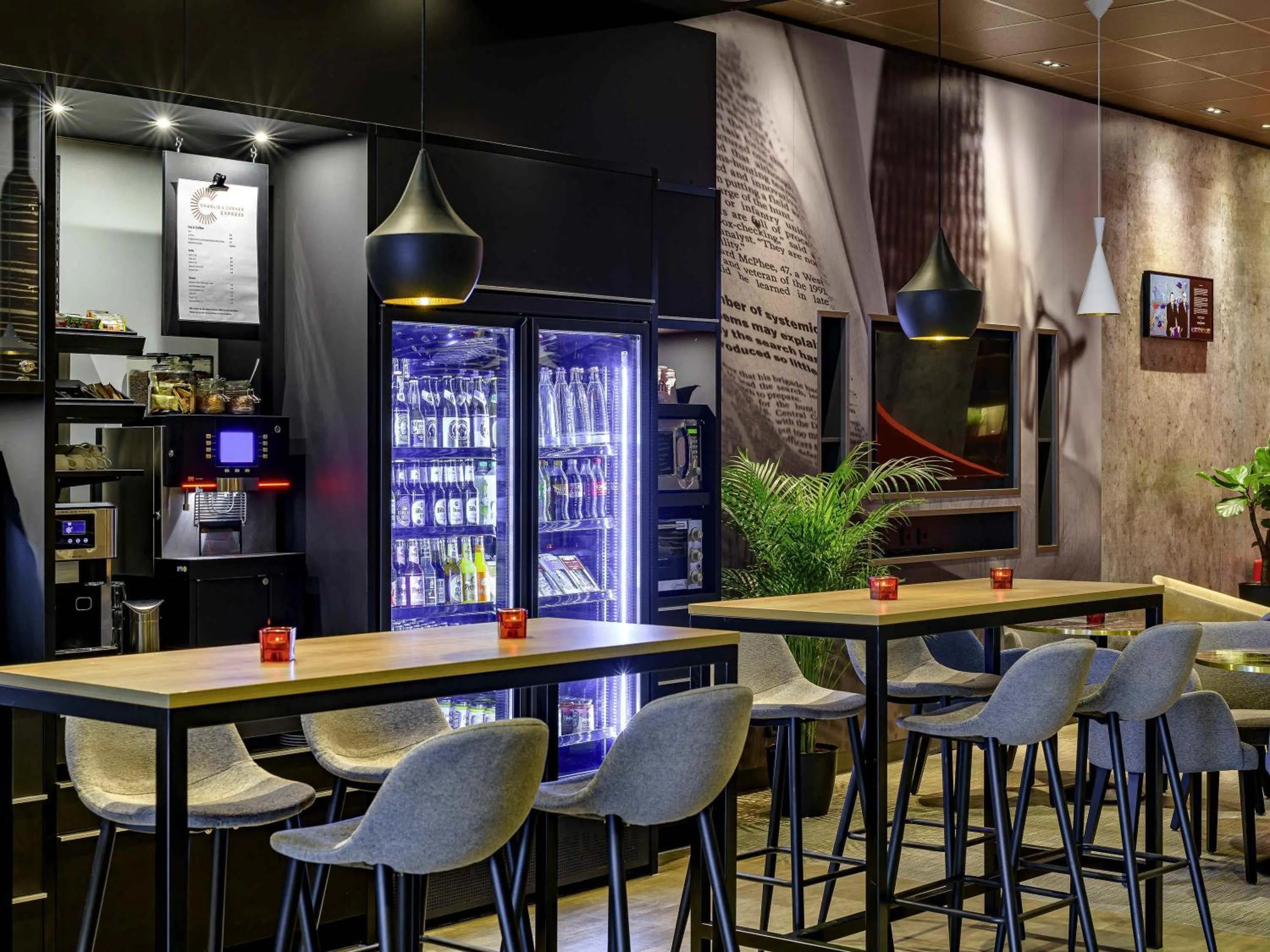 Lounge or bar in Ibis Berlin Hauptbahnhof