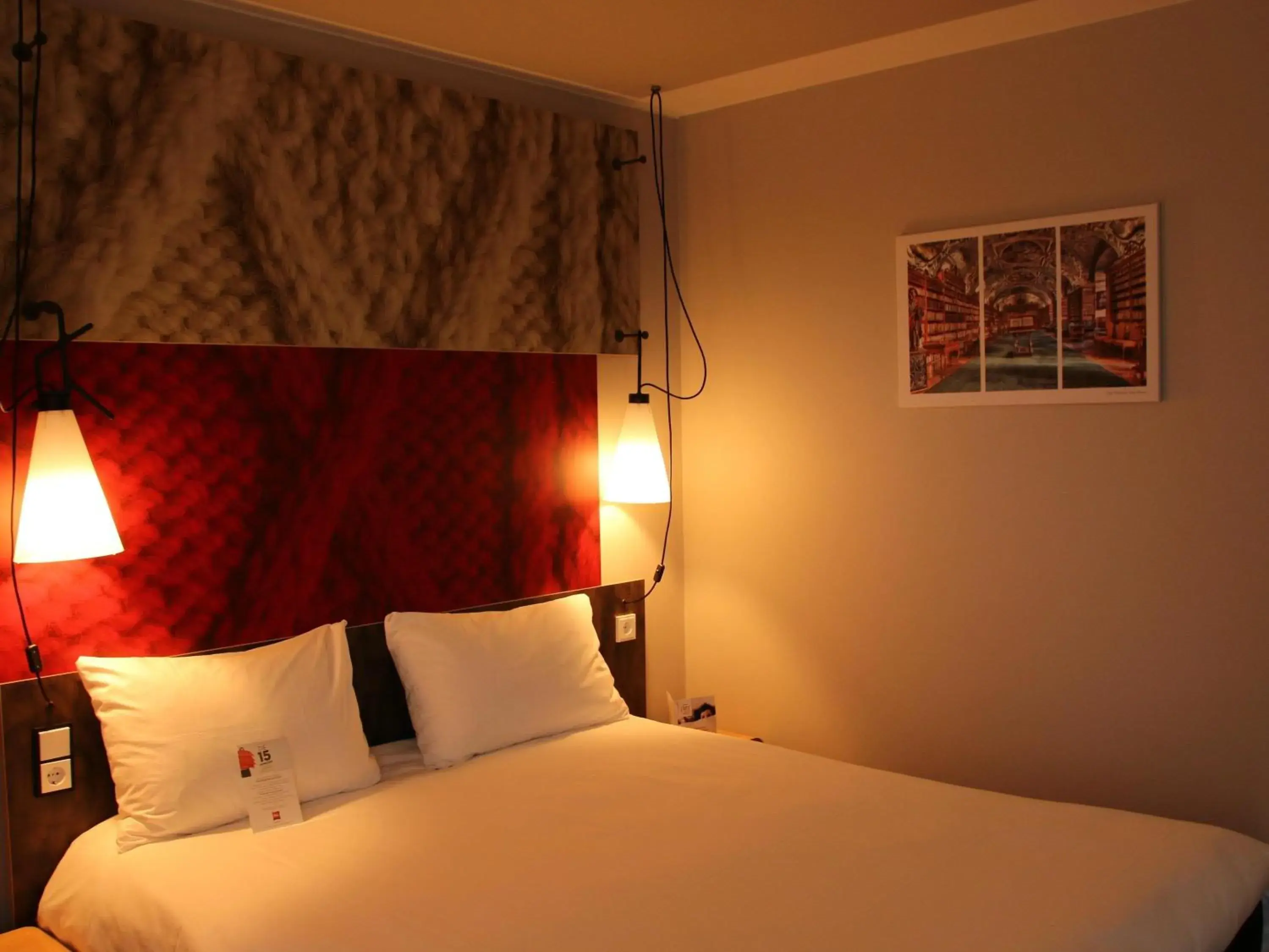 Bedroom, Bed in Ibis Berlin Hauptbahnhof Bedroom, Bed in Ibis Berlin Hauptbahnhof