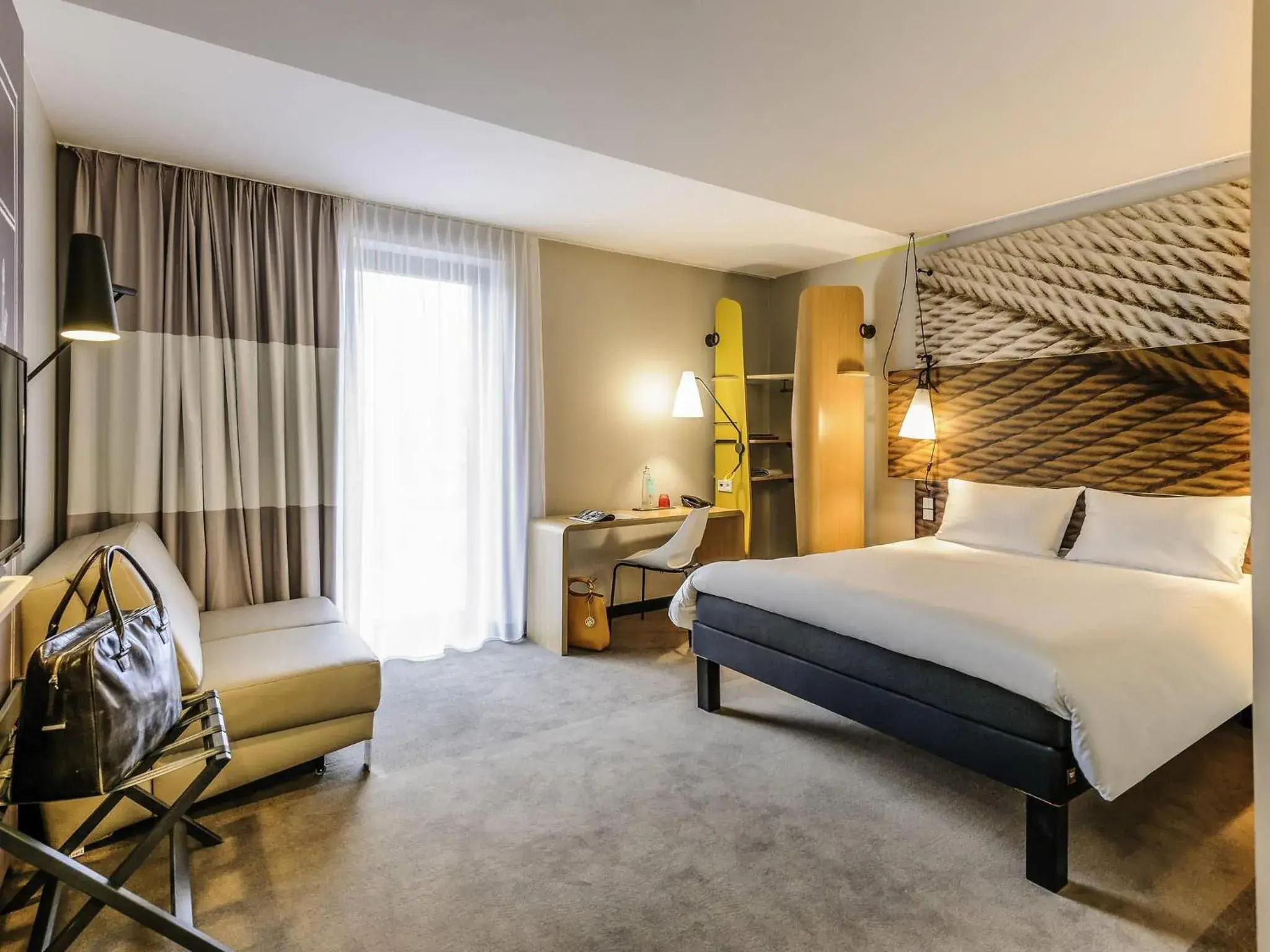 Bedroom, Bed in Ibis Berlin Hauptbahnhof Bedroom, Bed in Ibis Berlin Hauptbahnhof