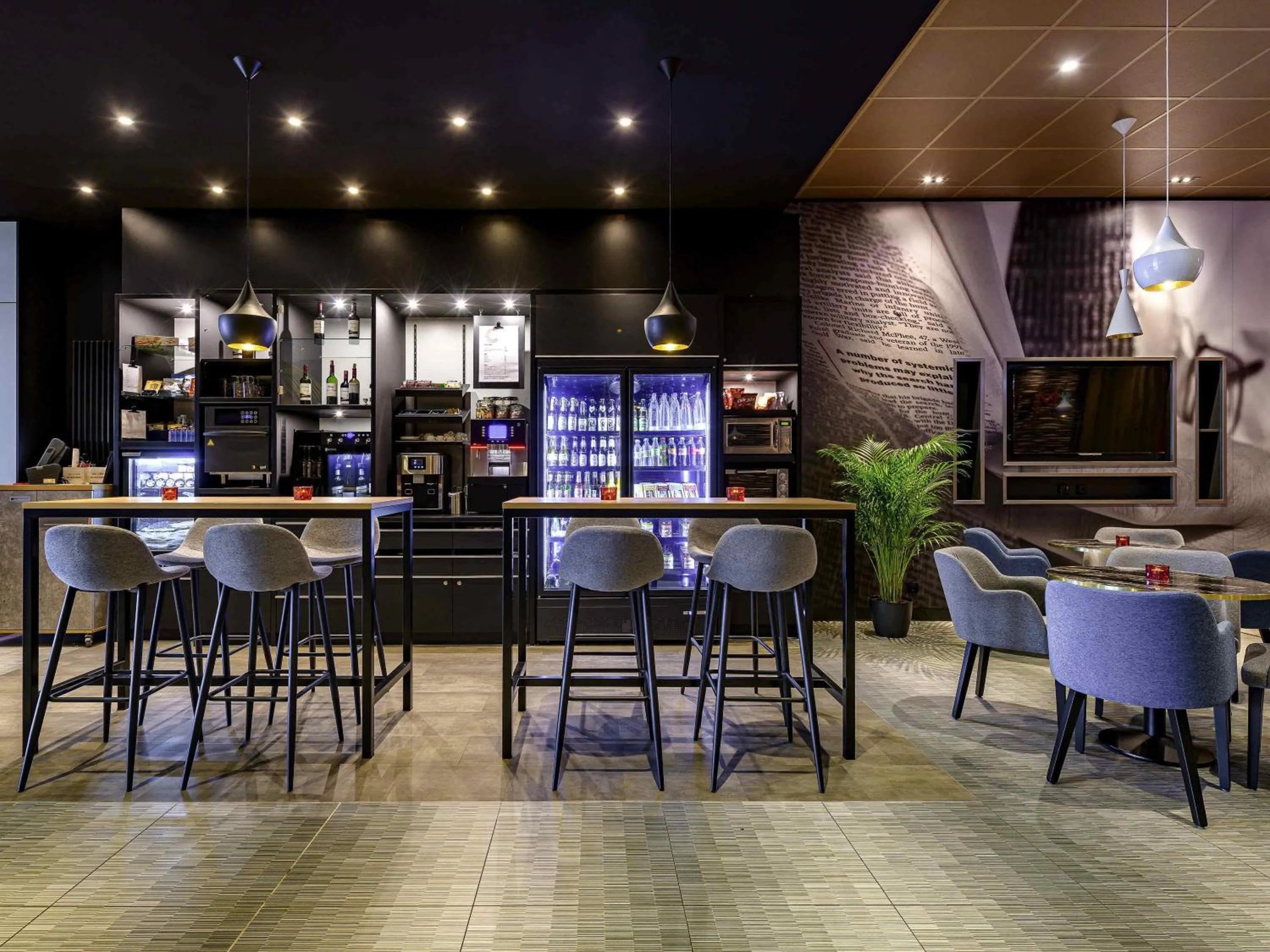 Lounge or bar in Ibis Berlin Hauptbahnhof