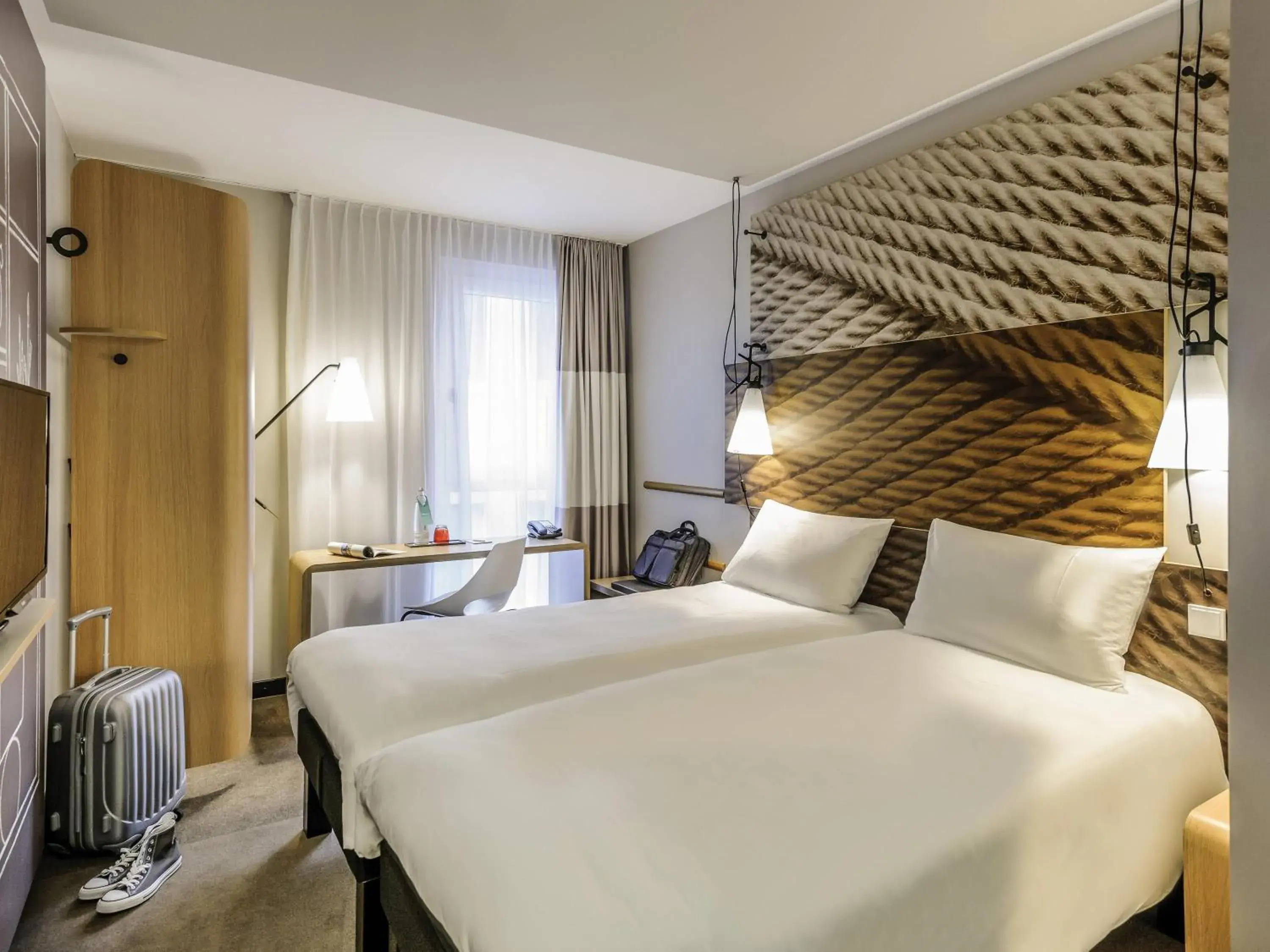 Bedroom, Bed in Ibis Berlin Hauptbahnhof Bedroom, Bed in Ibis Berlin Hauptbahnhof